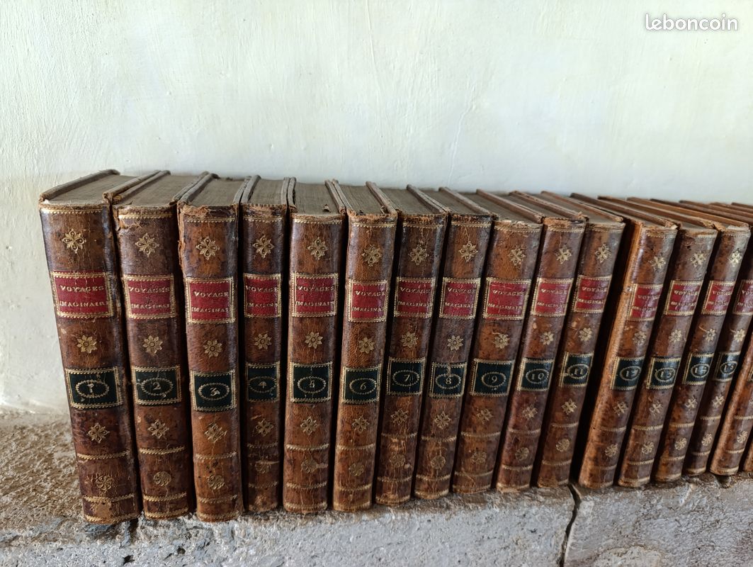 Exceptionnelle collection ancienne de 36 volumes sur 40 de l’œuvre monumentale "Voyages imaginaires, songes, visions et romans cabalistiques", publiés entre 1787 et 1789 à Amsterdam; Paris, Hôtel Serpente.