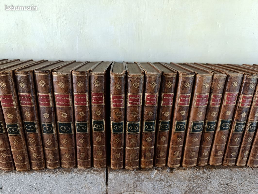 Exceptionnelle collection ancienne de 36 volumes sur 40 de l’œuvre monumentale "Voyages imaginaires, songes, visions et romans cabalistiques", publiés entre 1787 et 1789 à Amsterdam; Paris, Hôtel Serpente.
