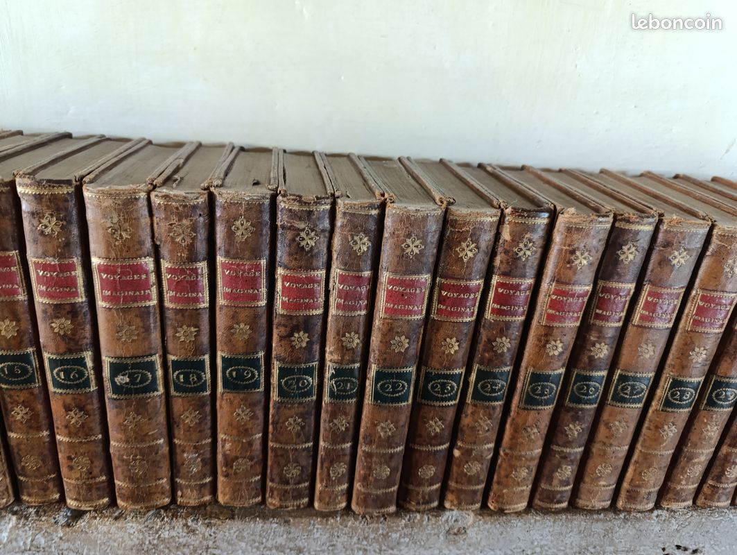 Exceptionnelle collection ancienne de 36 volumes sur 40 de l’œuvre monumentale "Voyages imaginaires, songes, visions et romans cabalistiques", publiés entre 1787 et 1789 à Amsterdam; Paris, Hôtel Serpente.