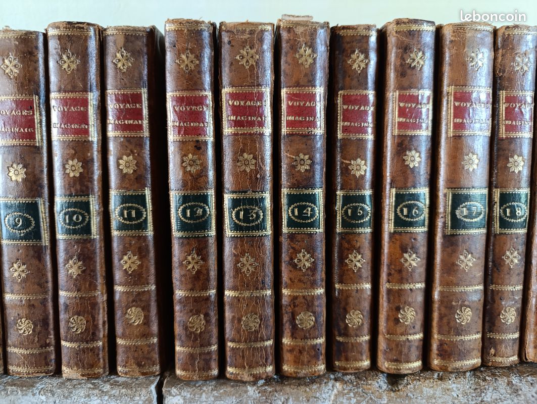 Exceptionnelle collection ancienne de 36 volumes sur 40 de l’œuvre monumentale "Voyages imaginaires, songes, visions et romans cabalistiques", publiés entre 1787 et 1789 à Amsterdam; Paris, Hôtel Serpente.