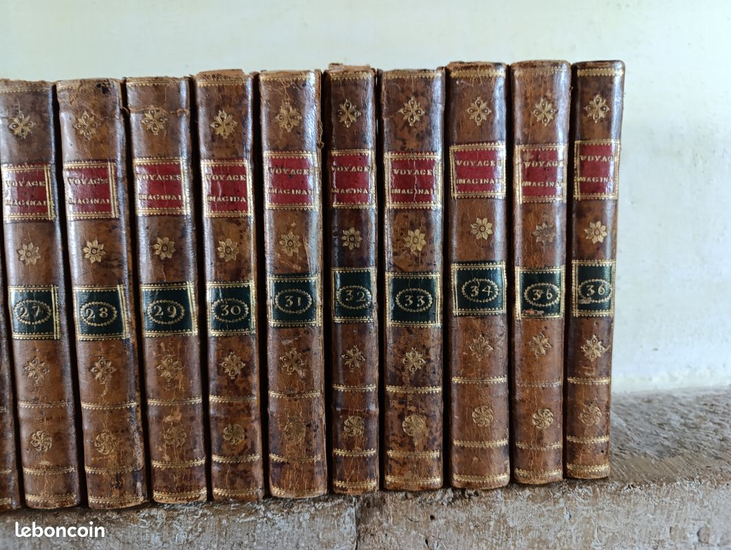 Exceptionnelle collection ancienne de 36 volumes sur 40 de l’œuvre monumentale "Voyages imaginaires, songes, visions et romans cabalistiques", publiés entre 1787 et 1789 à Amsterdam; Paris, Hôtel Serpente.