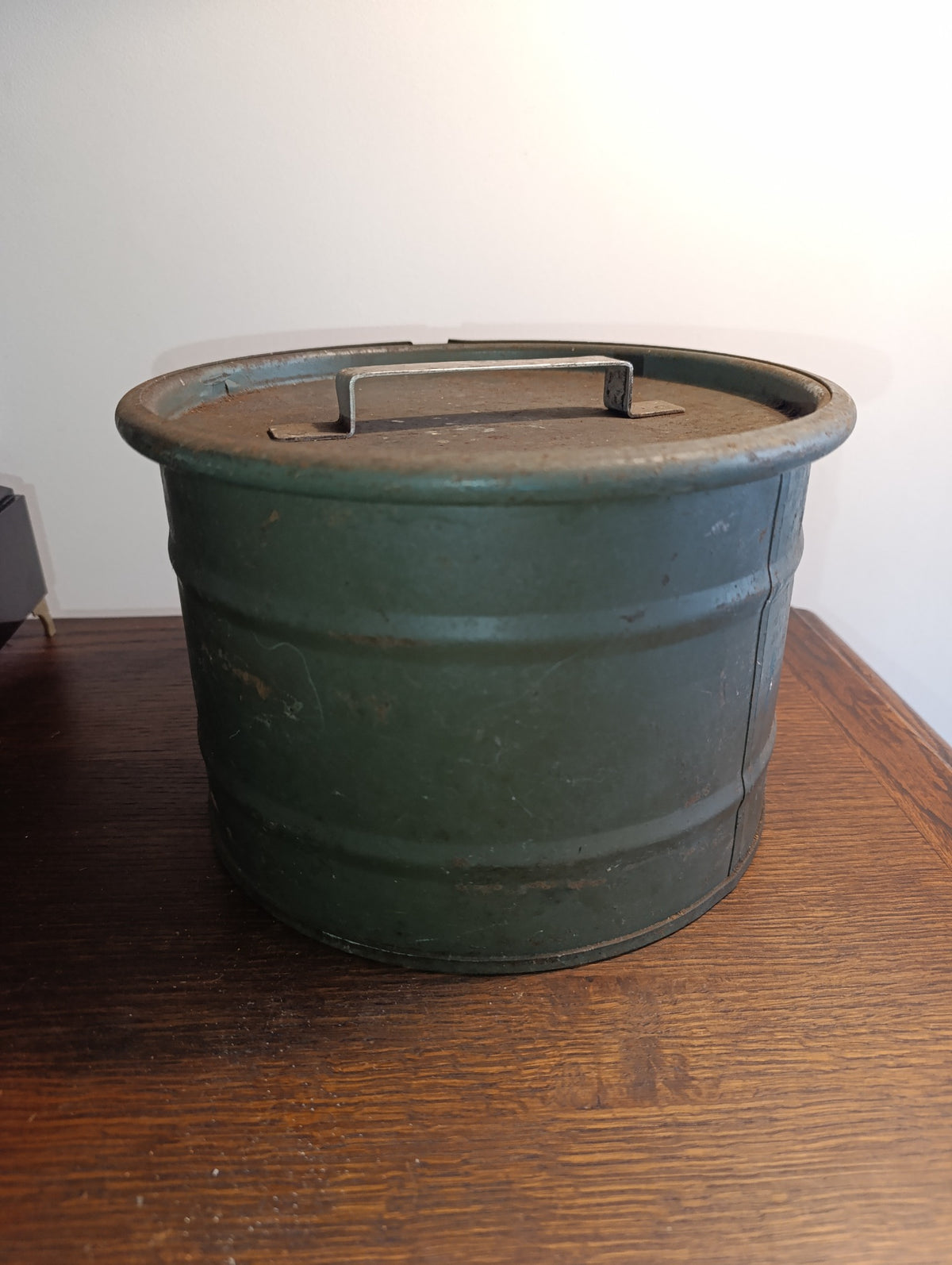 Container ancien Vinot Aviation pour contrôleur de vol – métal vert