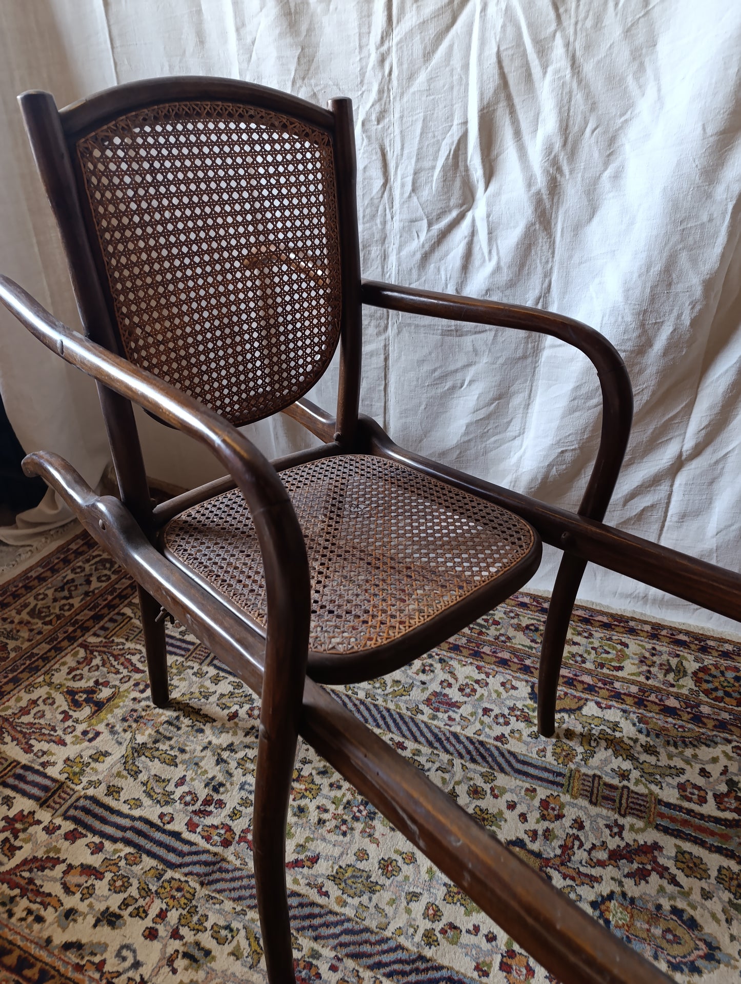Chaise porteuse ancienne en bois courbé et cannage, signée Eug. Vincent Paris XIXe