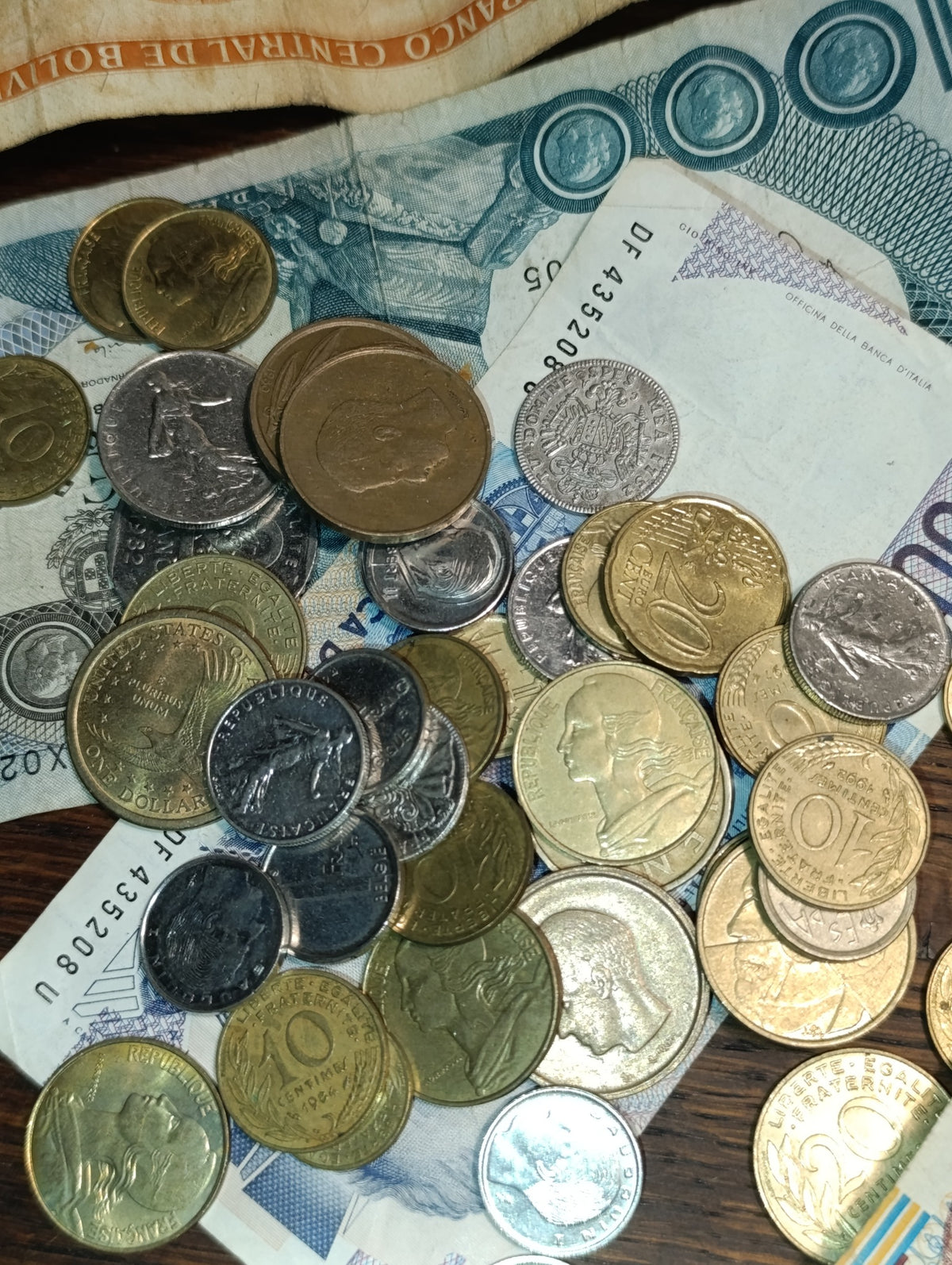 Lot de billets et pièces de monnaie de collection avec boîte