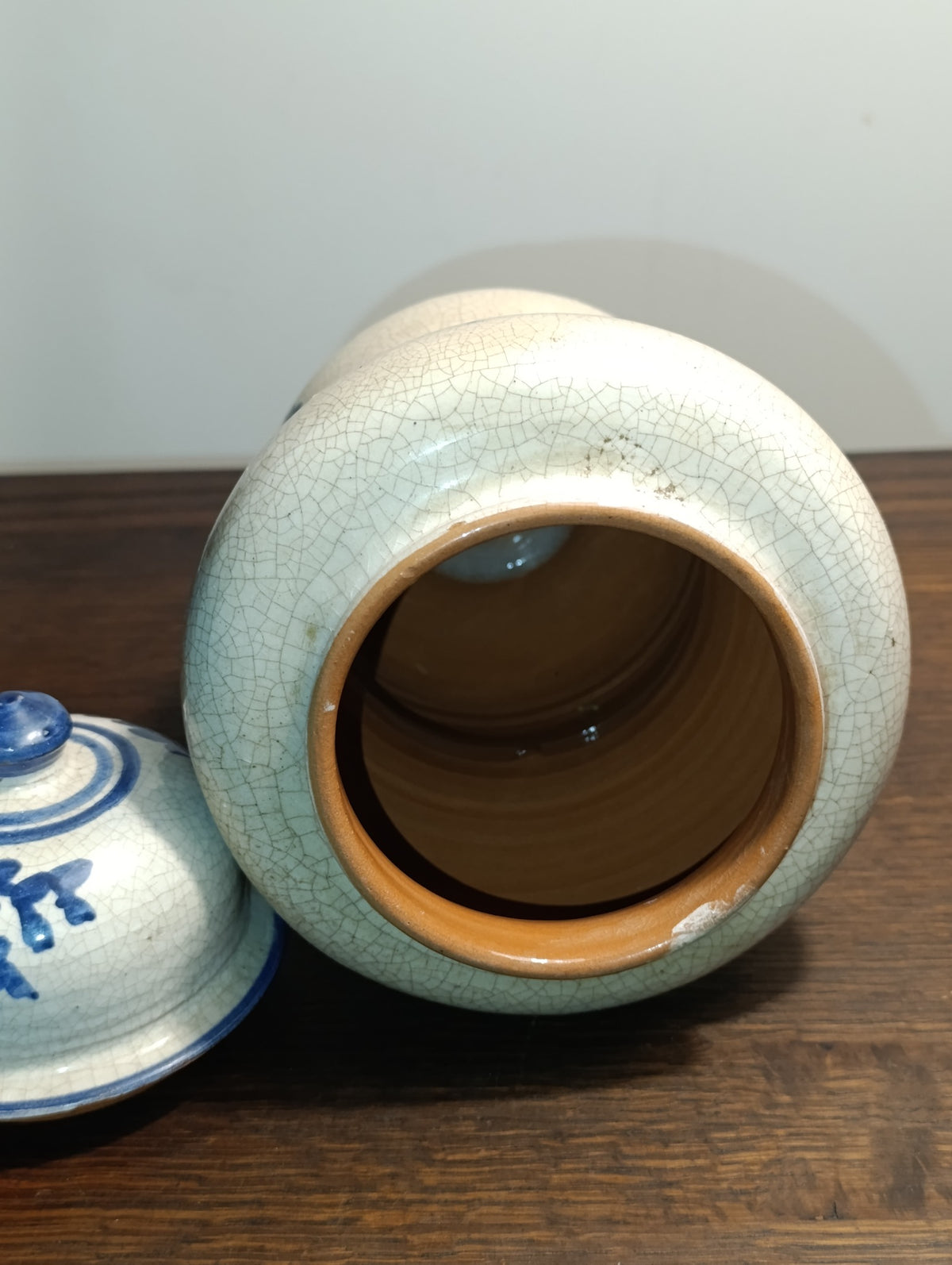 Pot de pharmacie « Ung. Divin » en céramique bleu et blanc avec couvercle