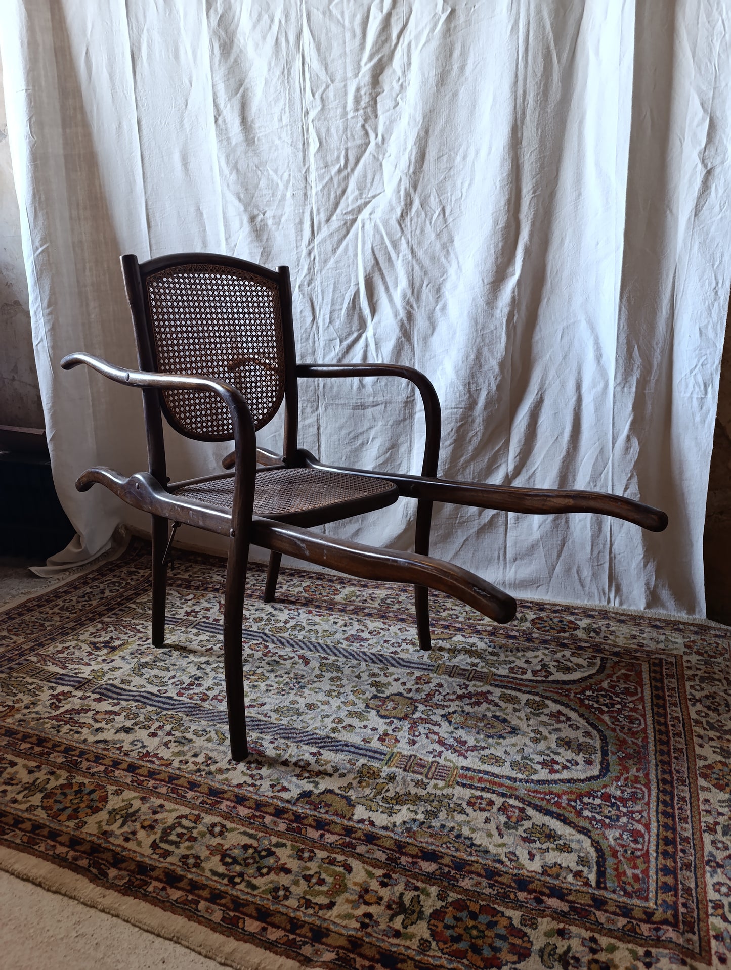 Antique chaise à porteurs avec poignées longues, mobilier de transport historique
