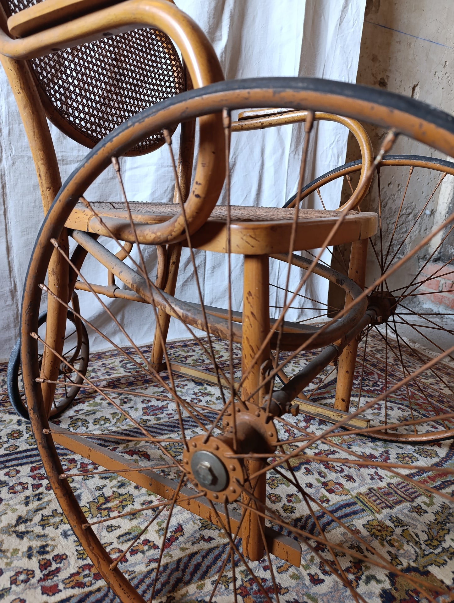 Objet historique, parfait pour décoration ou exposition.