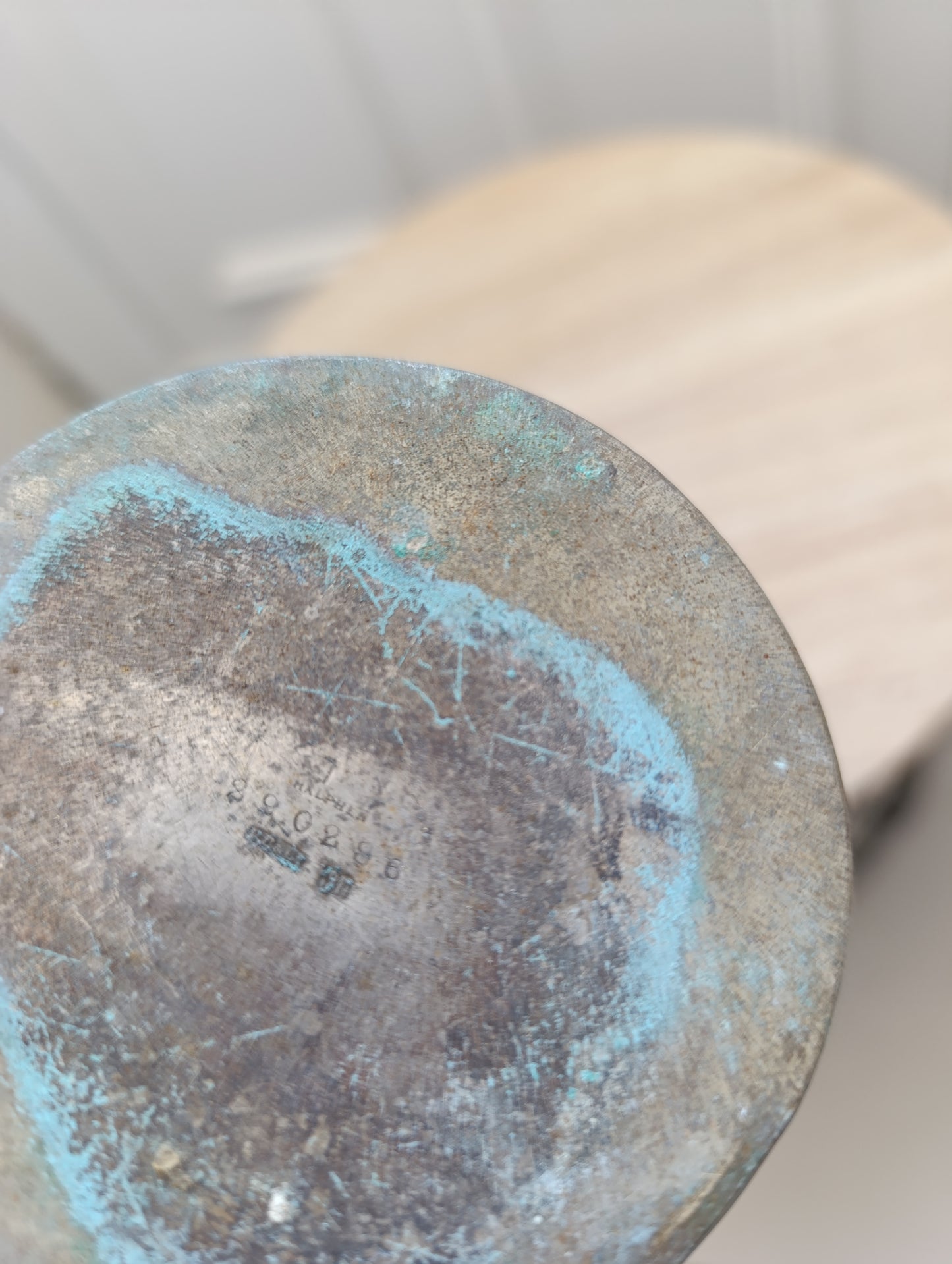 Petit seau ancien en métal argenté – patine d’origine – déco vintage