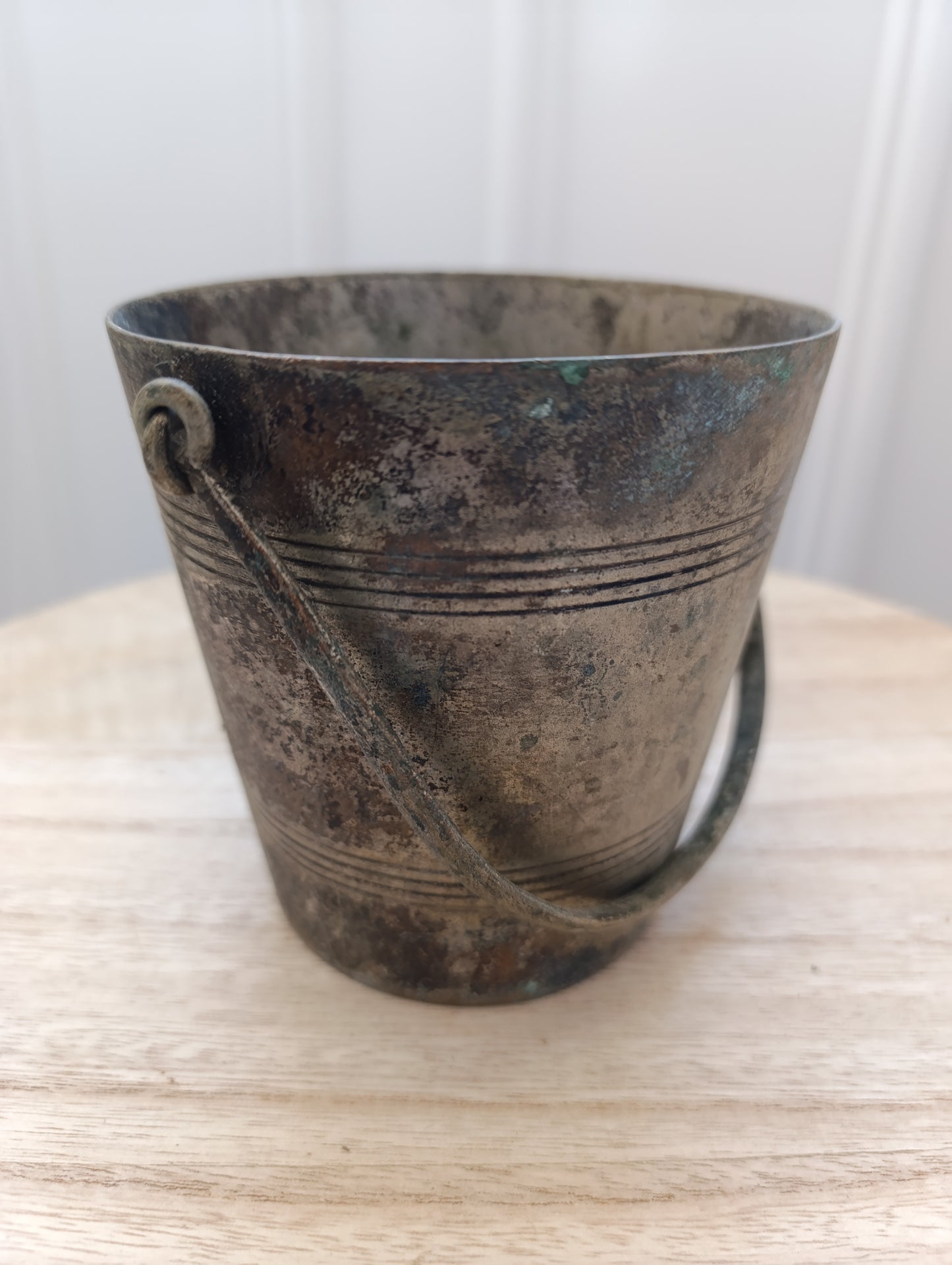 Petit seau ancien en métal argenté – patine d’origine – déco vintage