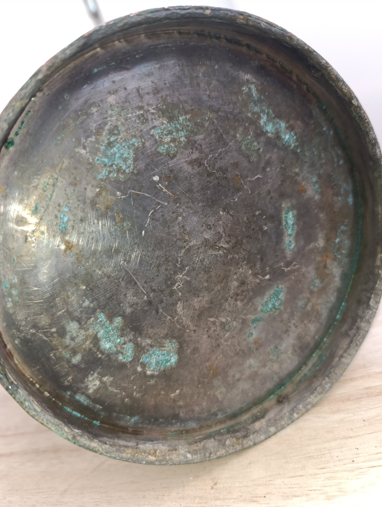 Seau ancien en métal argenté avec têtes de lion – 1,4 kg