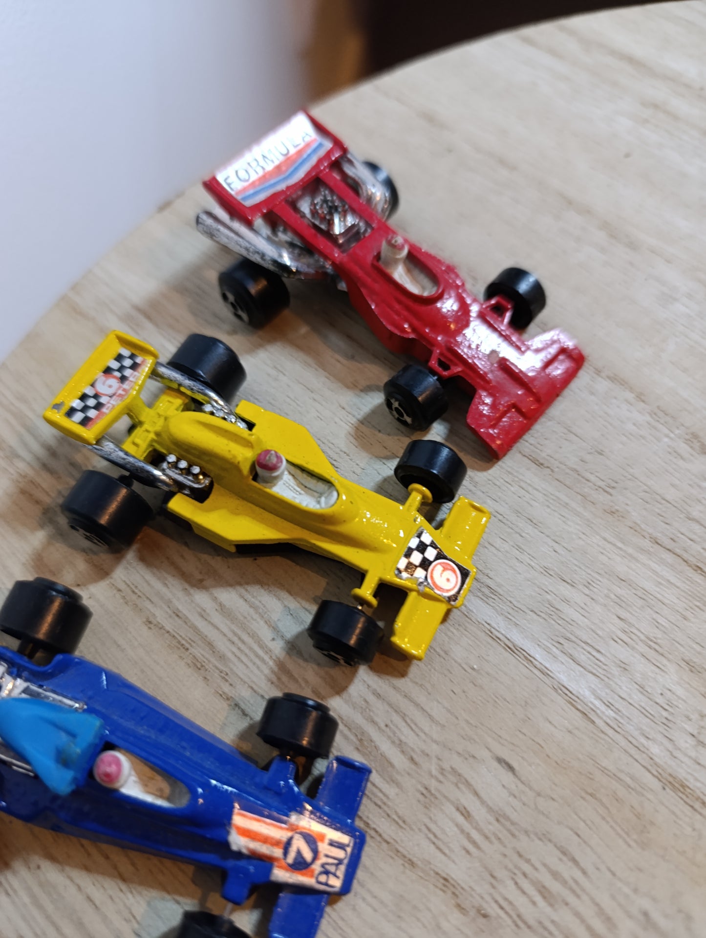 Lot de 4 voitures miniatures de Formule 1 en métal peint, fabrication Made in Hong Kong