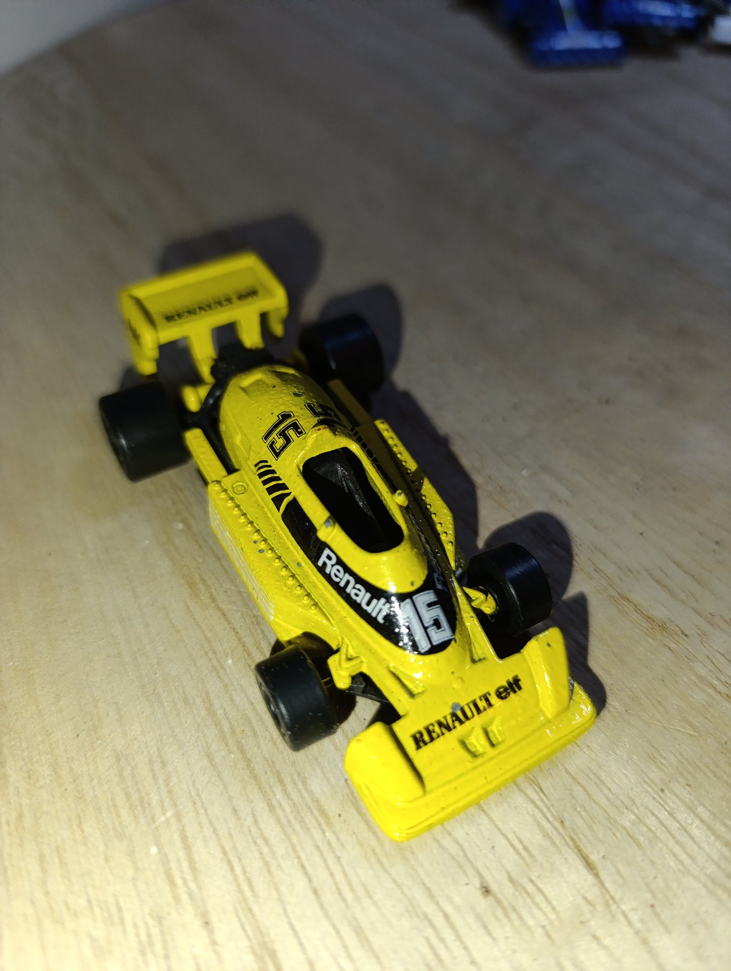 Majorette Elf‑Renault F1 R40 « Prost 83 » – formule 1 vintage 1/55 en plastique