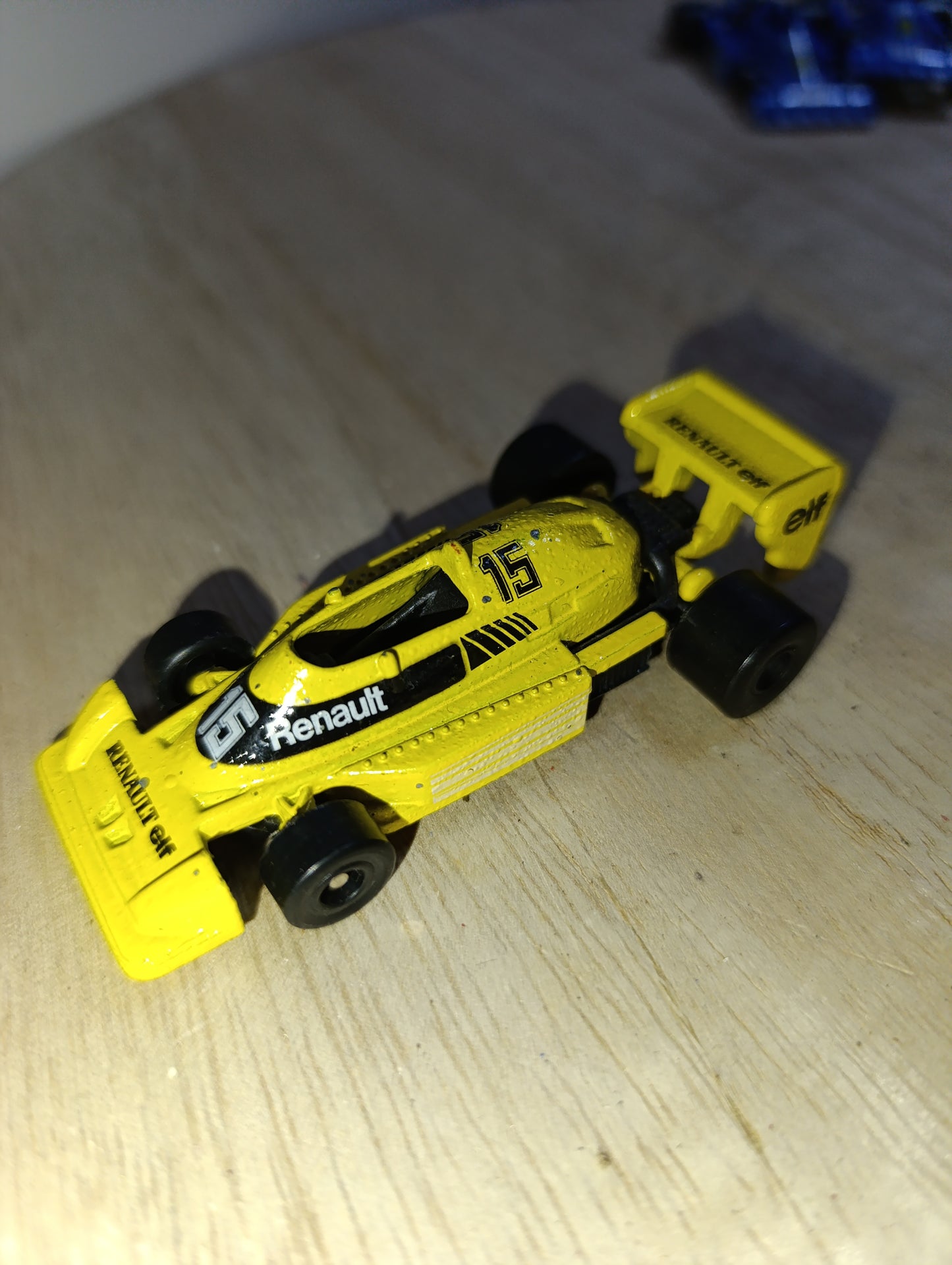 Majorette Elf‑Renault F1 R40 « Prost 83 » – formule 1 vintage 1/55 en plastique