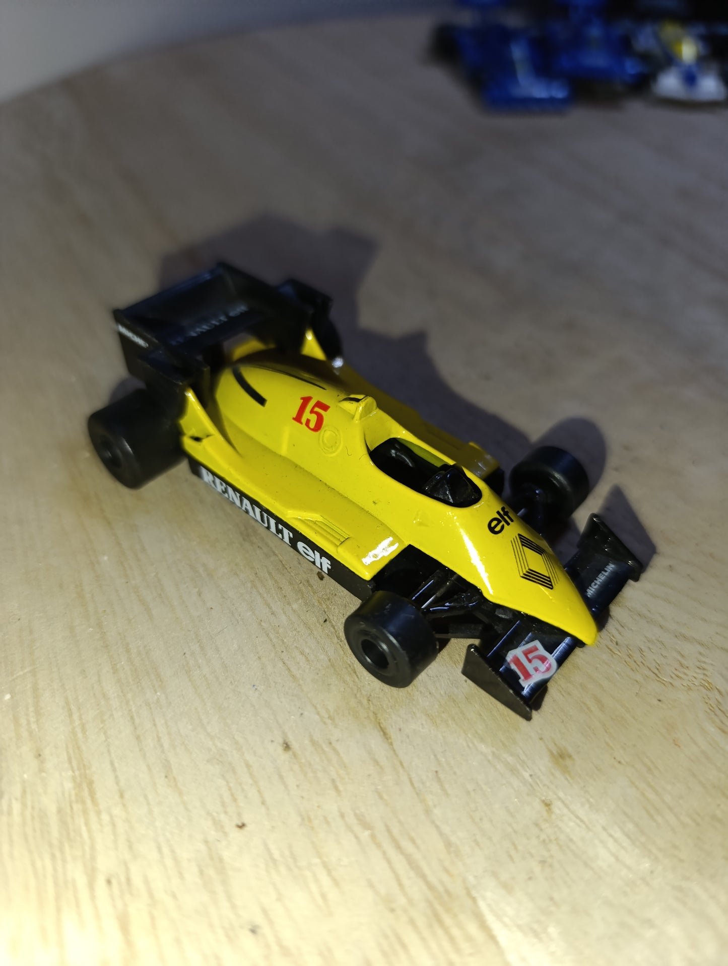 Majorette Elf‑Renault F1 R40 « Prost 83 » – formule 1 vintage 1/55 en plastique