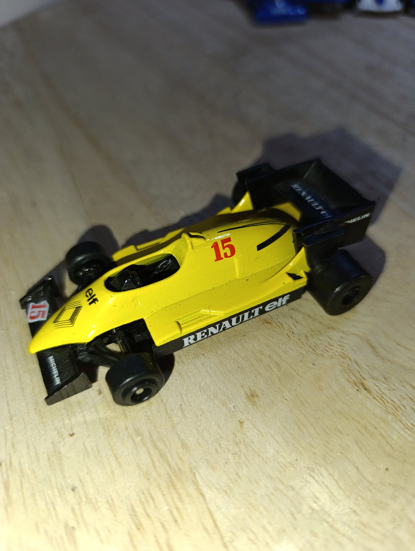Majorette Elf‑Renault F1 R40 « Prost 83 » – formule 1 vintage 1/55 en plastique