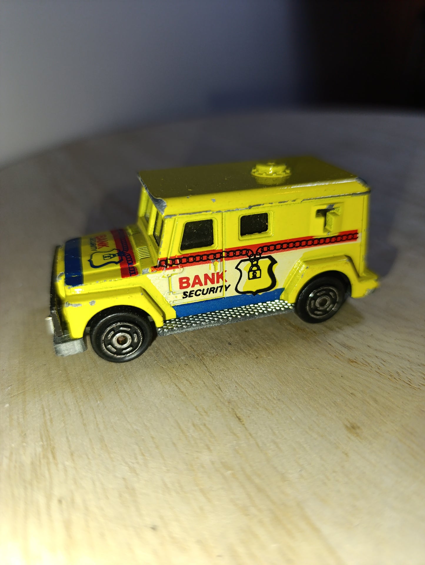 Fourgon de sécurité "Bank Security" jaune – Majorette vintage made in France