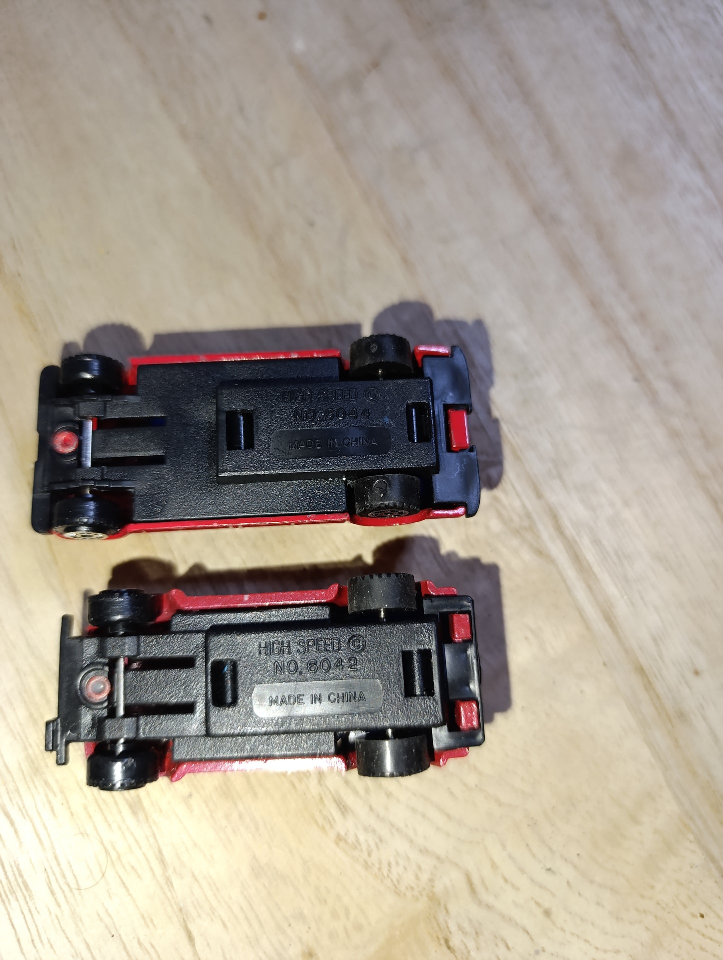 Lot de 2 véhicules de secours rouges “High Speed” – Rescue Van & Ambulance