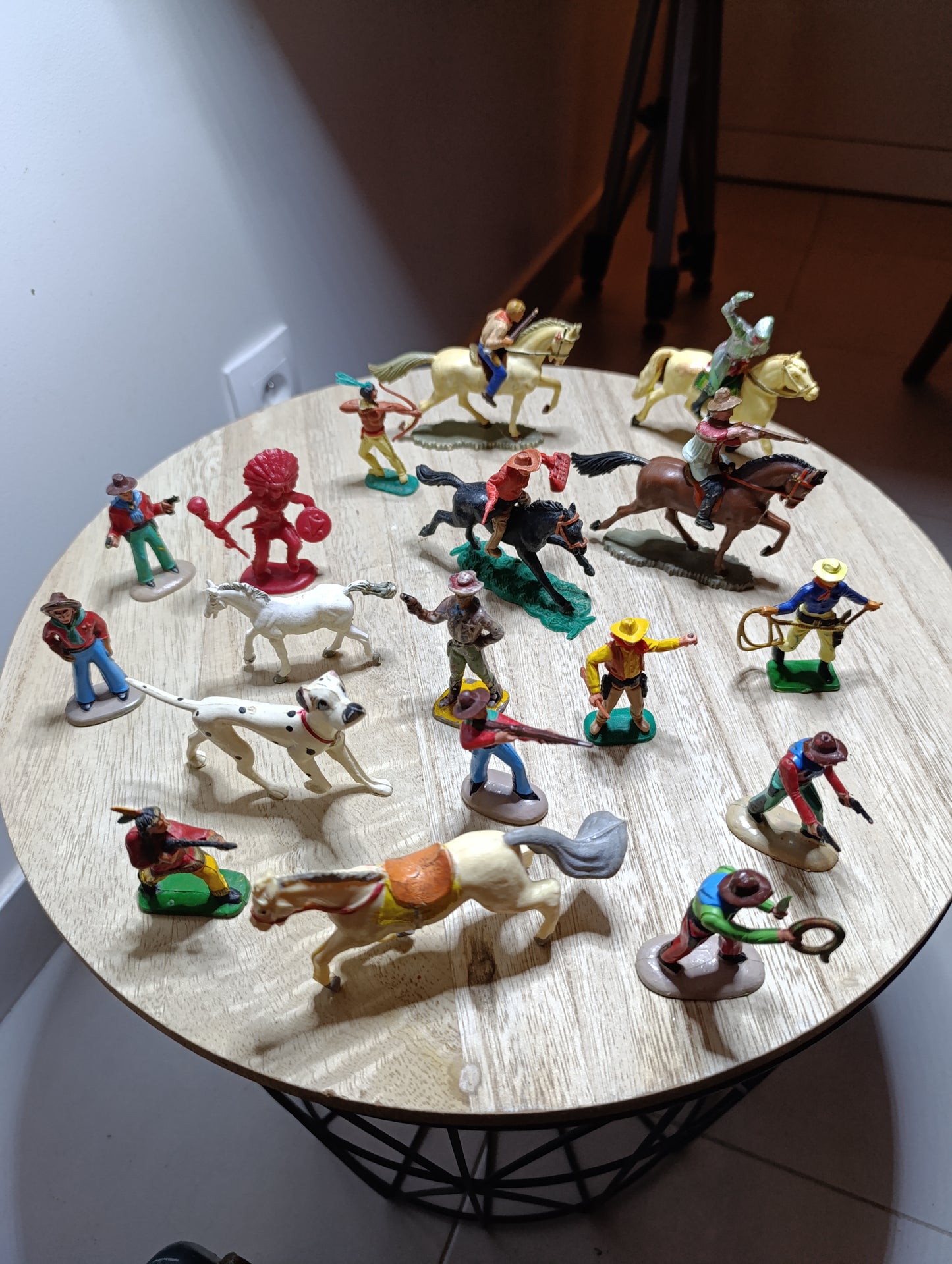 Lot de jouets Starlux Cowboys & Indiens – plastique années 30-60