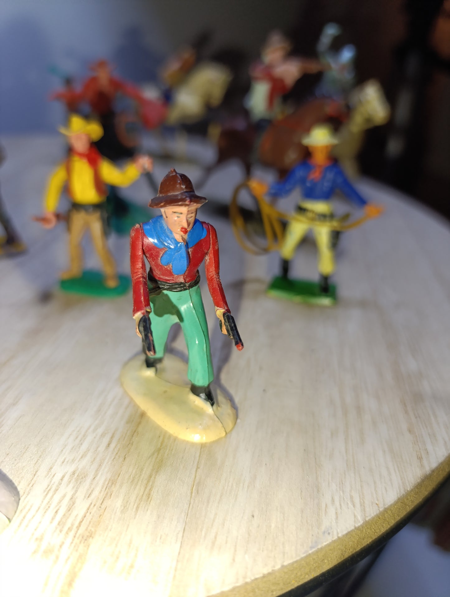 Lot de jouets Starlux Cowboys & Indiens – plastique années 30-60