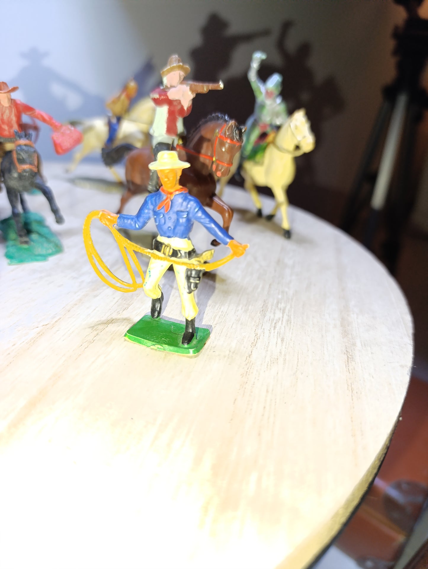 Lot de jouets Starlux Cowboys & Indiens – plastique années 30-60