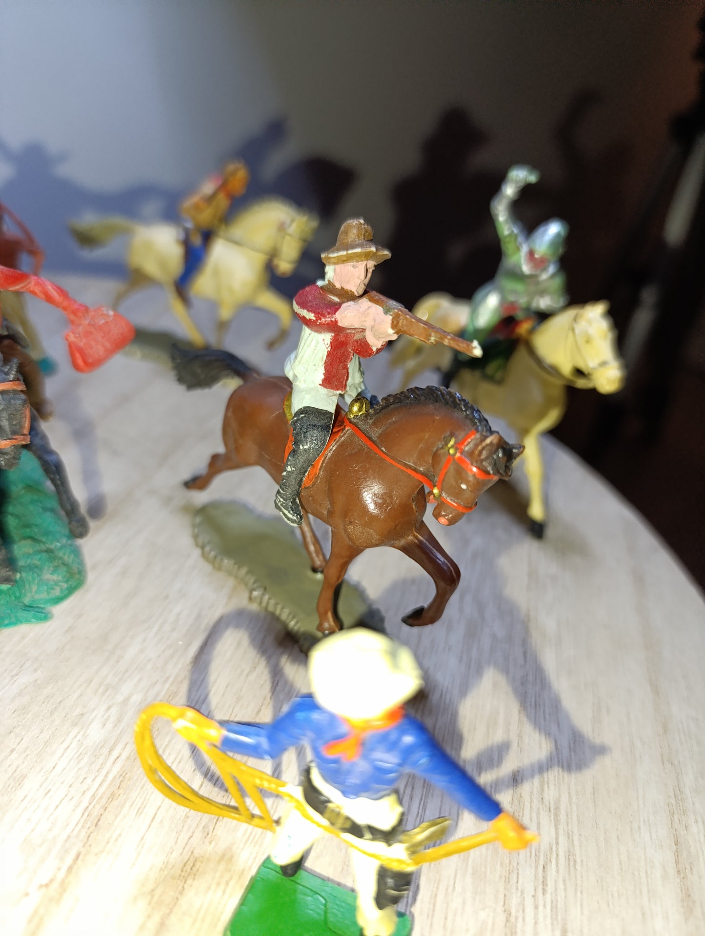 Lot de jouets Starlux Cowboys & Indiens – plastique années 30-60