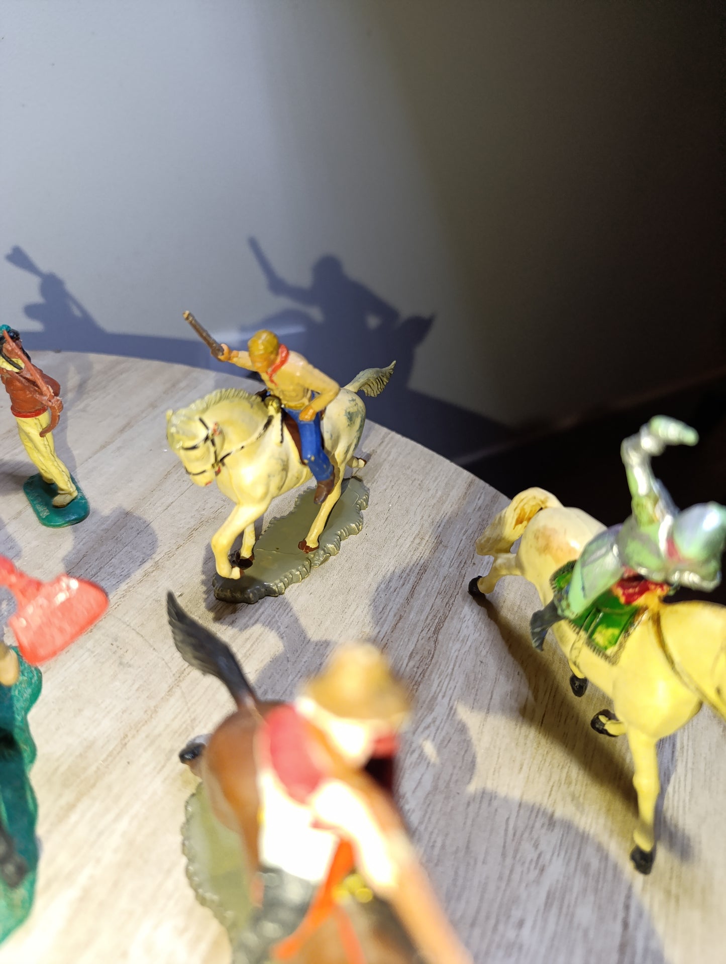 Lot de jouets Starlux Cowboys & Indiens – plastique années 30-60