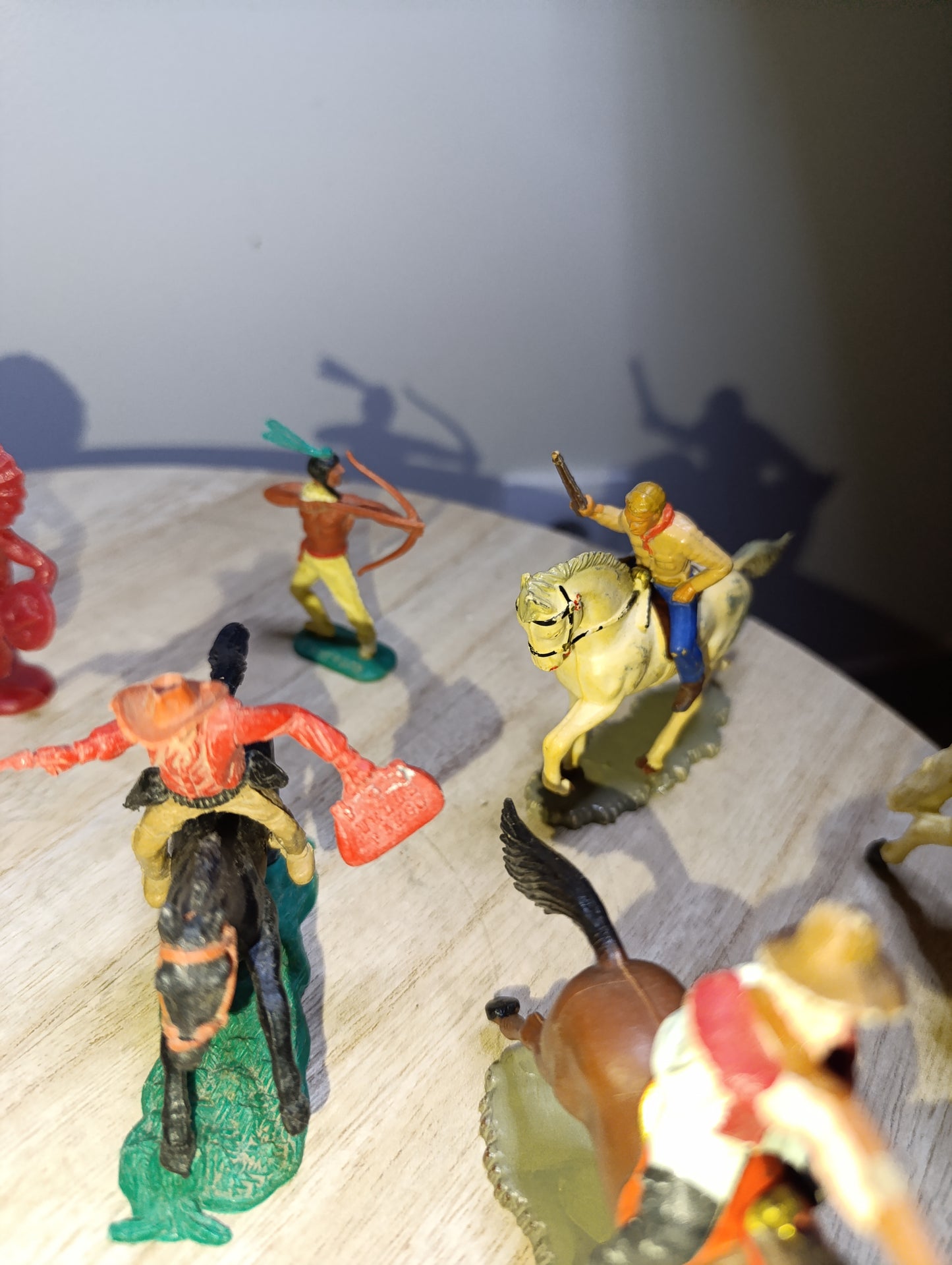 Lot de jouets Starlux Cowboys & Indiens – plastique années 30-60