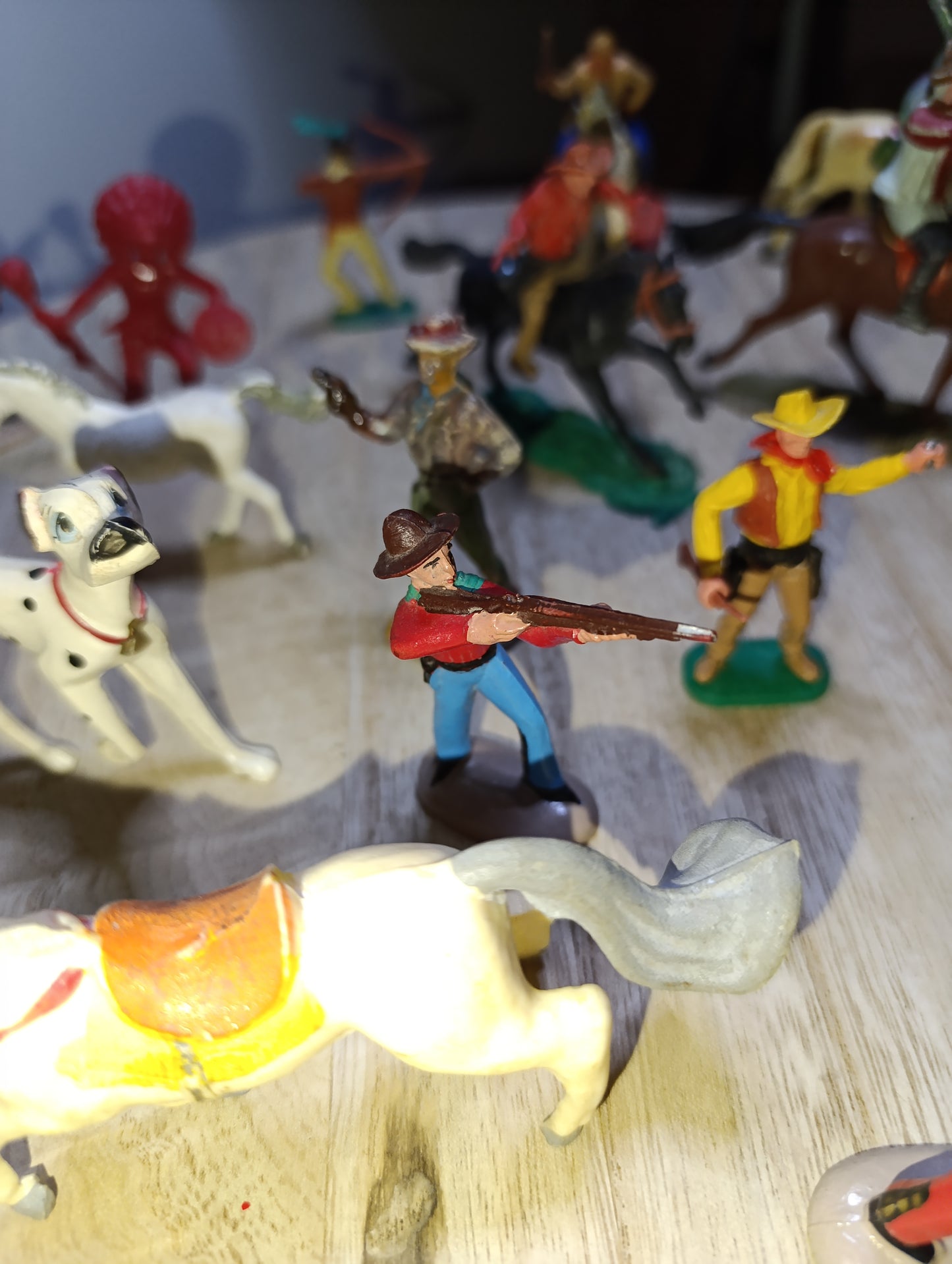 Lot de jouets Starlux Cowboys & Indiens – plastique années 30-60
