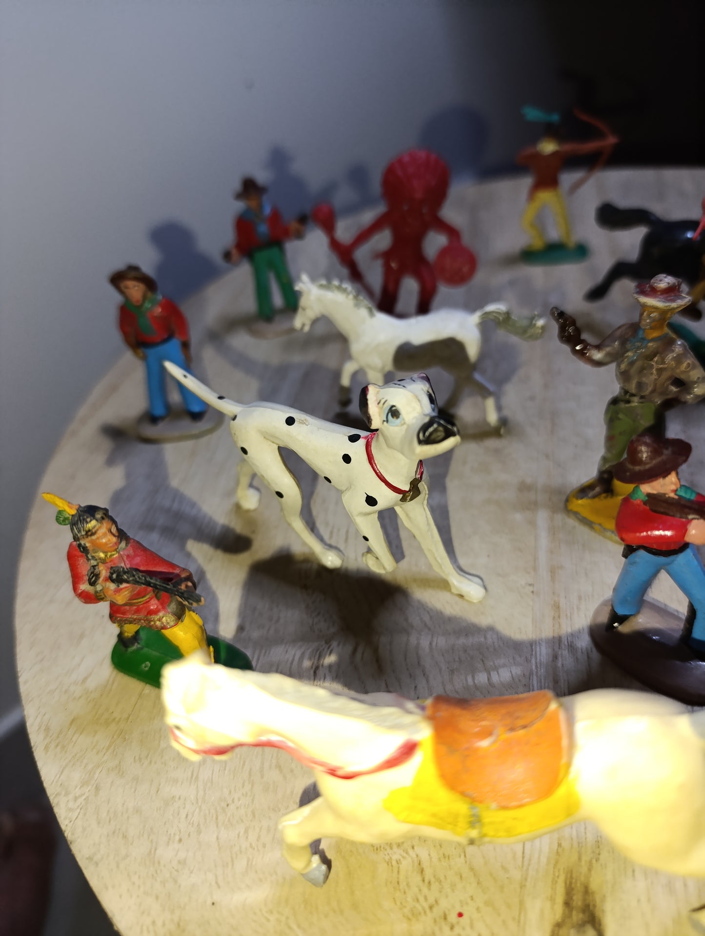 Lot de jouets Starlux Cowboys & Indiens – plastique années 30-60