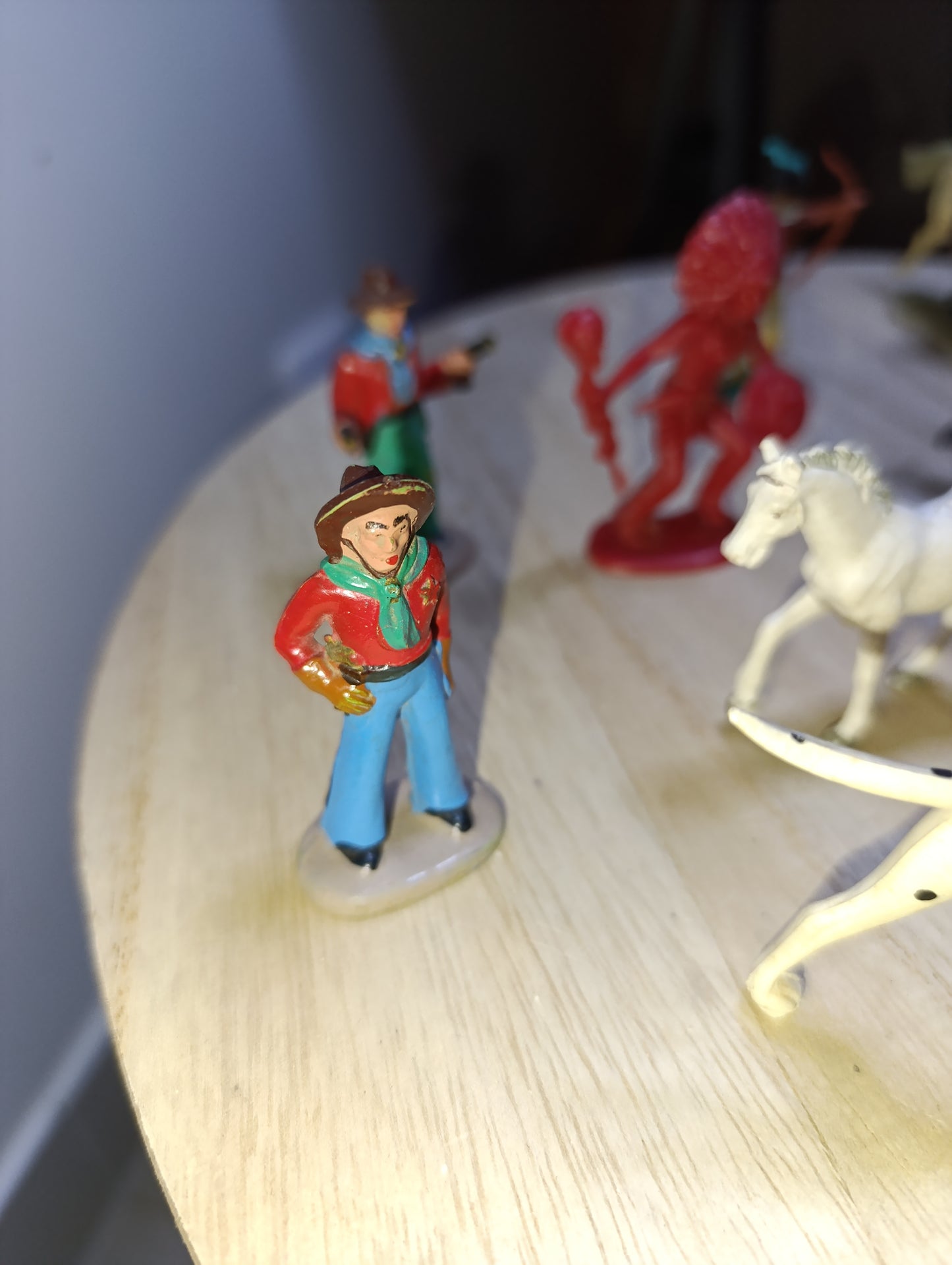 Lot de jouets Starlux Cowboys & Indiens – plastique années 30-60