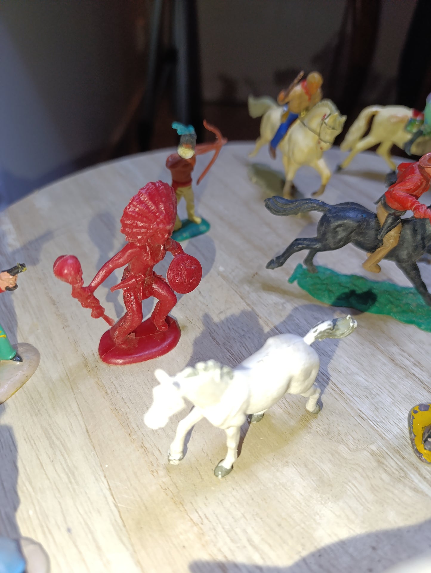 Lot de jouets Starlux Cowboys & Indiens – plastique années 30-60