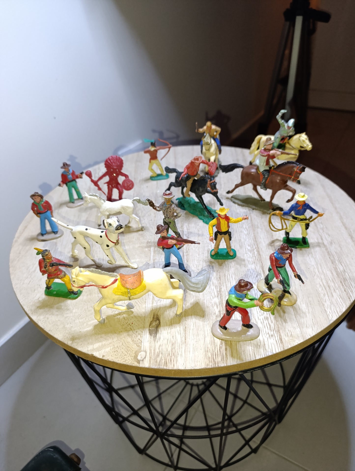 Lot de jouets Starlux Cowboys & Indiens – plastique années 30-60