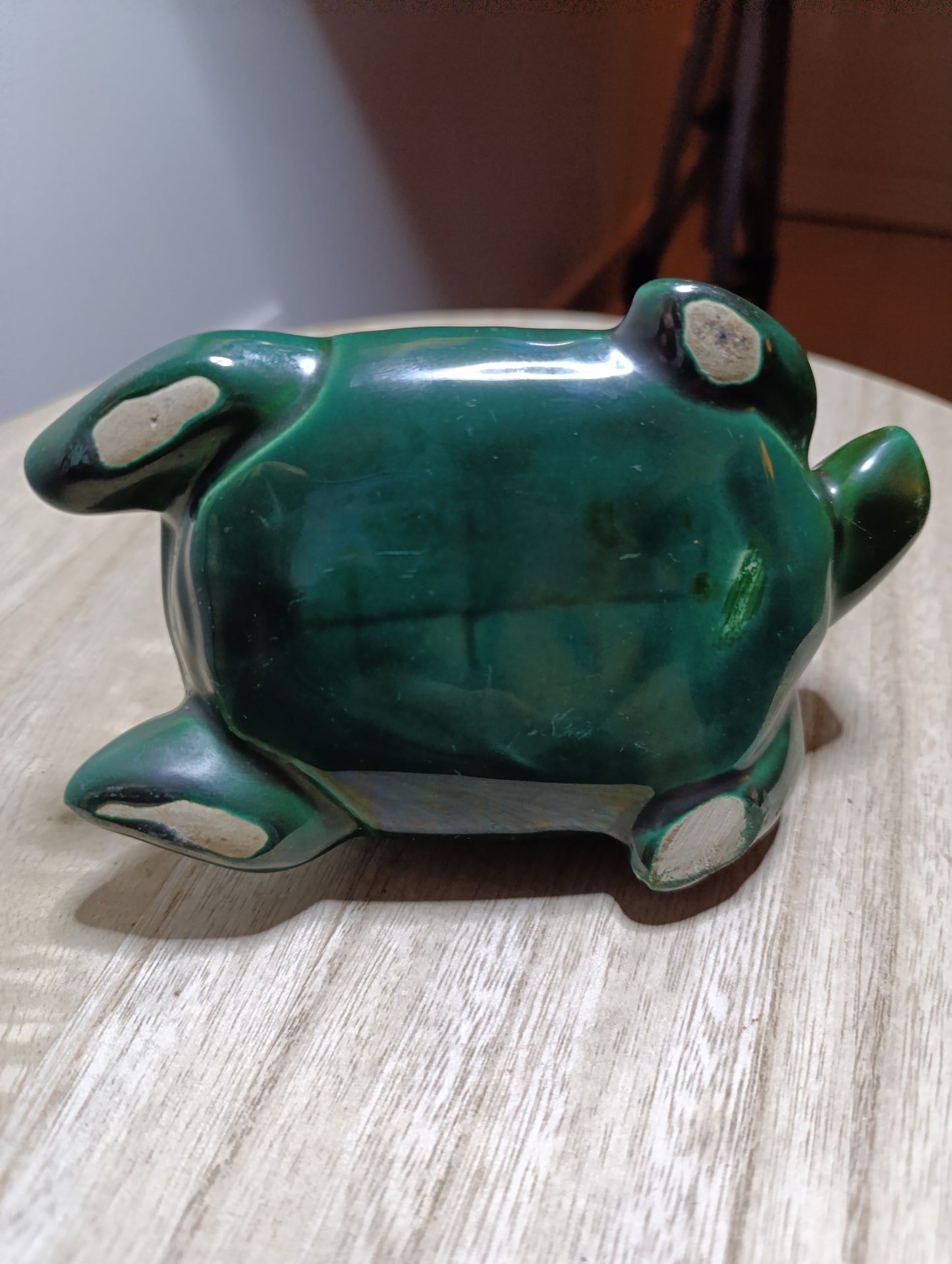 Tirelire tortue en faïence barbotine – à casser – années 50