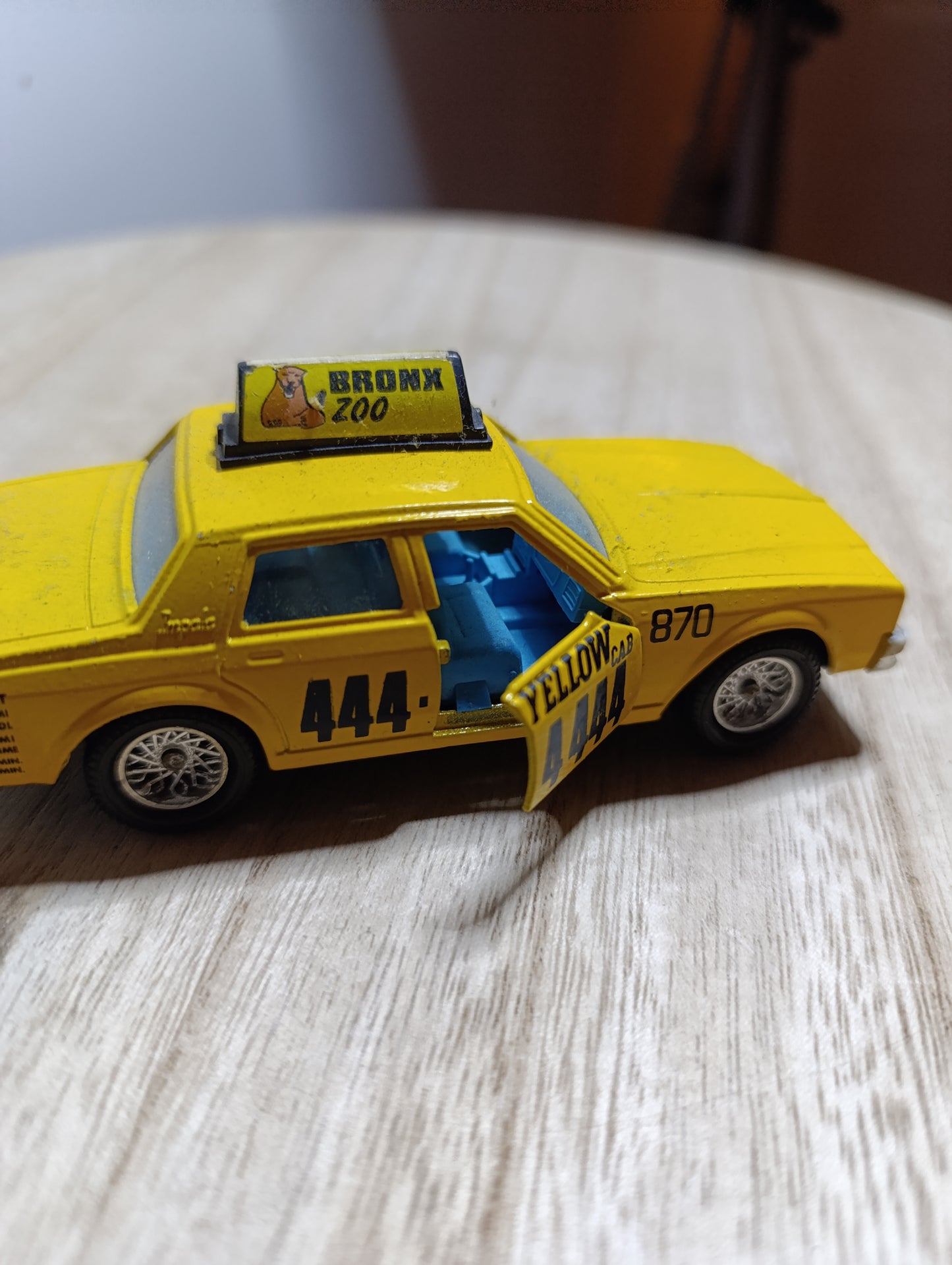 Majorette Chevrolet Impala “Taxi” – échelle 1/41 – vintage