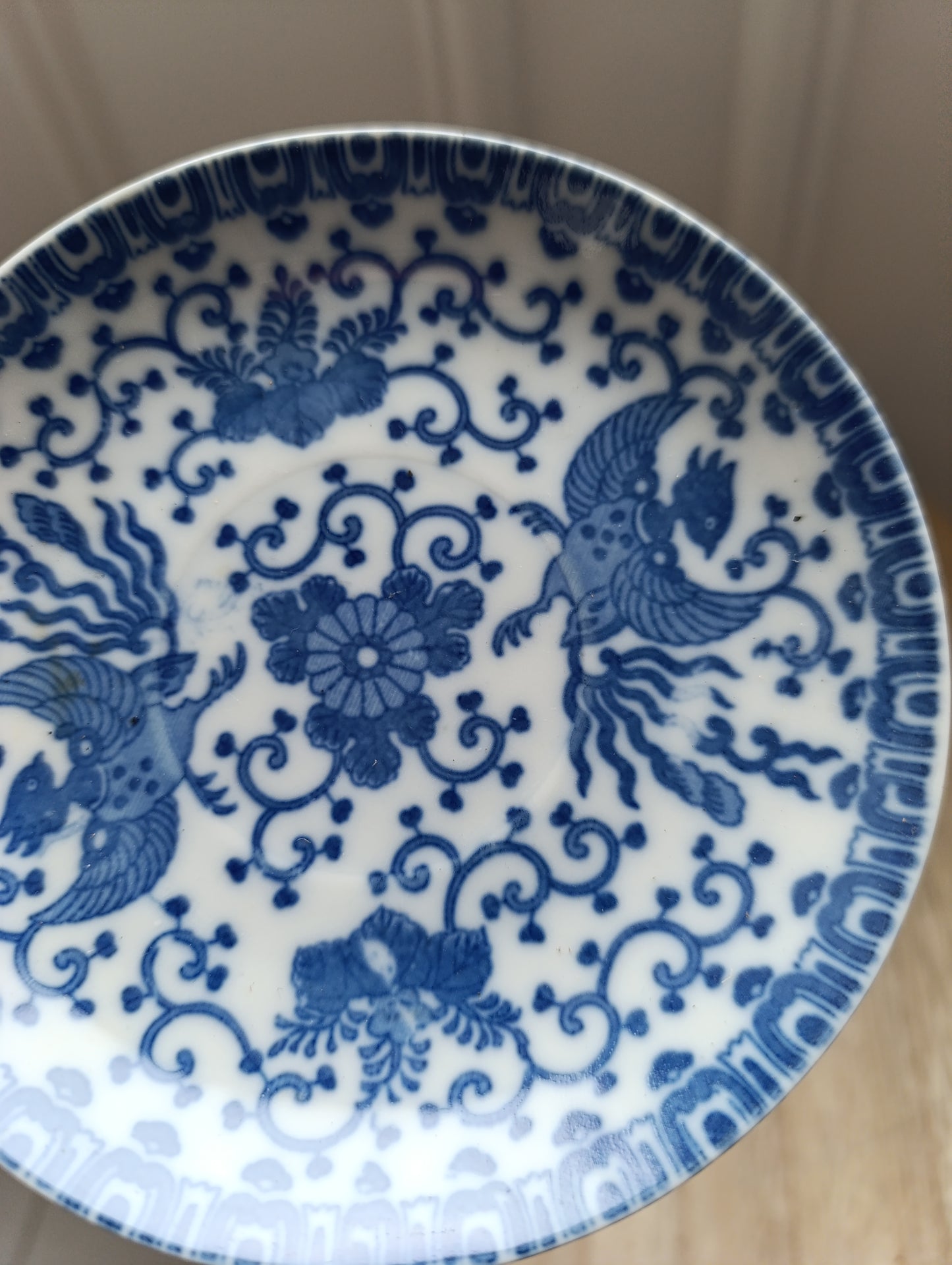 Service de 4 tasses et soucoupes en porcelaine blanche à motifs bleus chinoisants