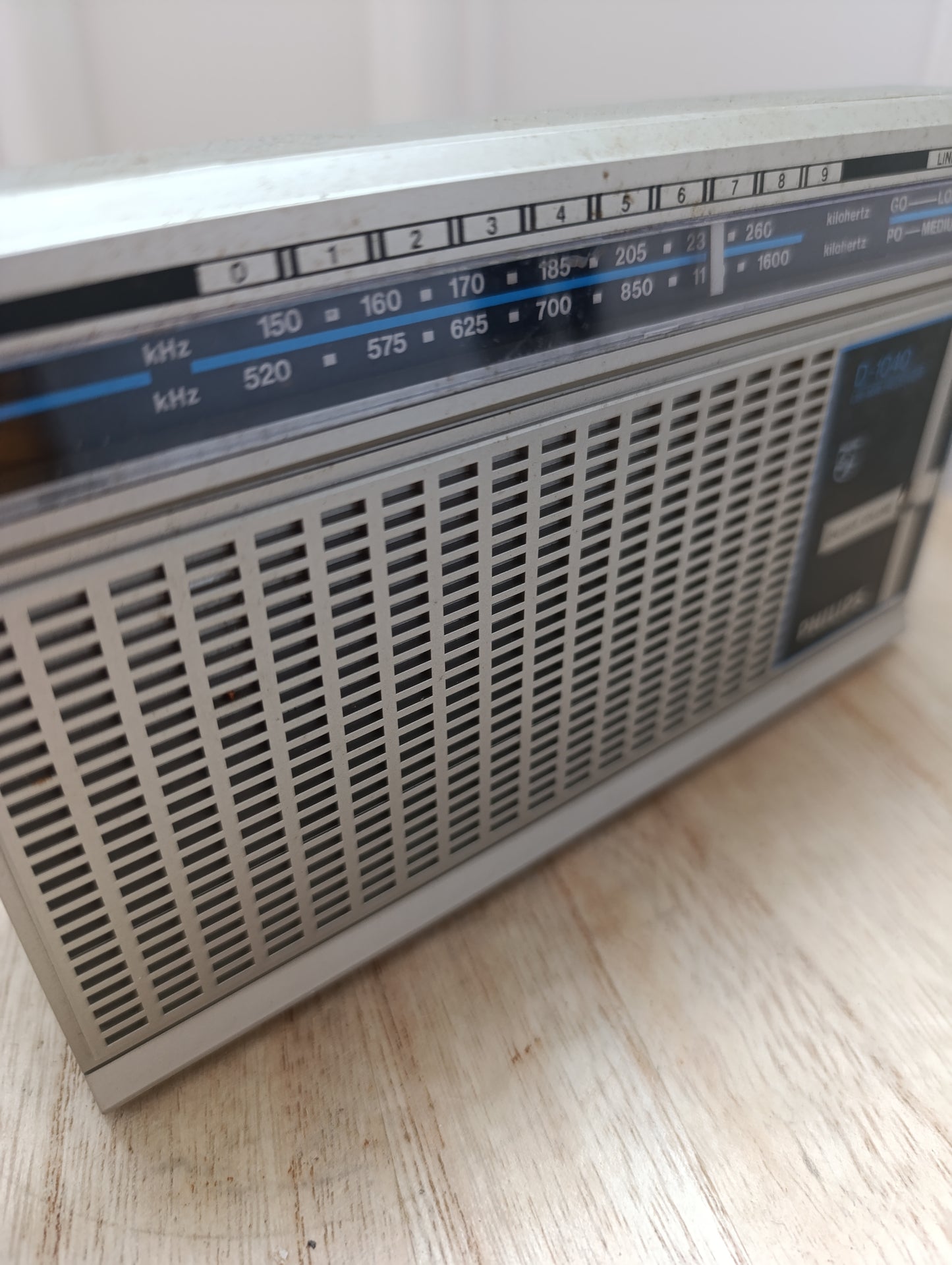 Radio vintage Philips D-1040 avec boîte et écouteur – 1980s