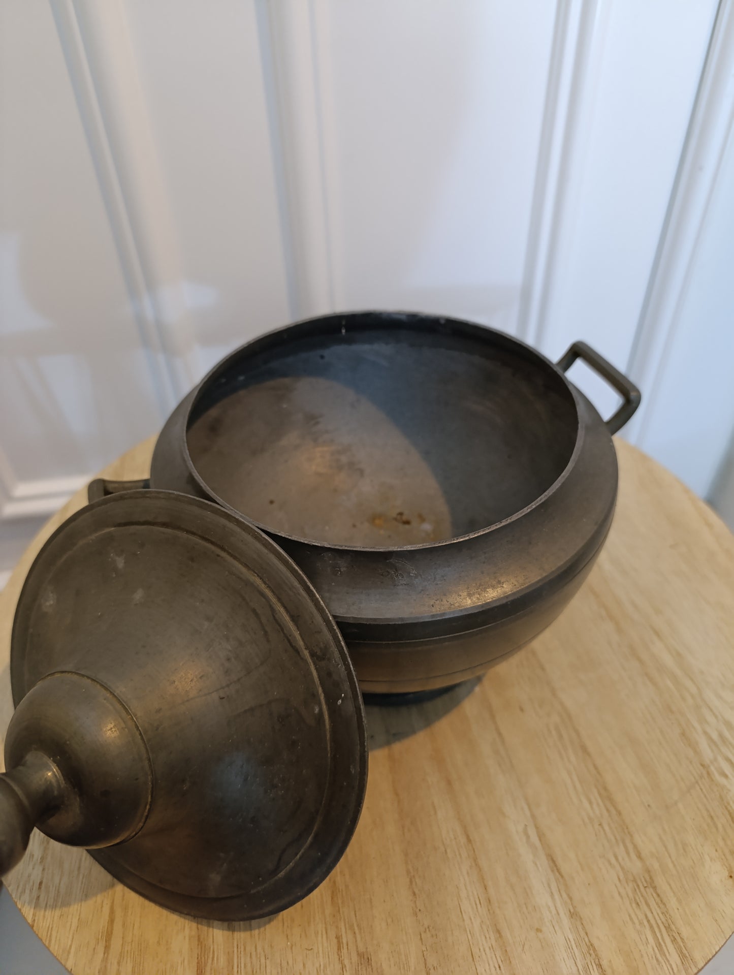 Ancienne soupière en étain avec couvercle – 1,8 kg