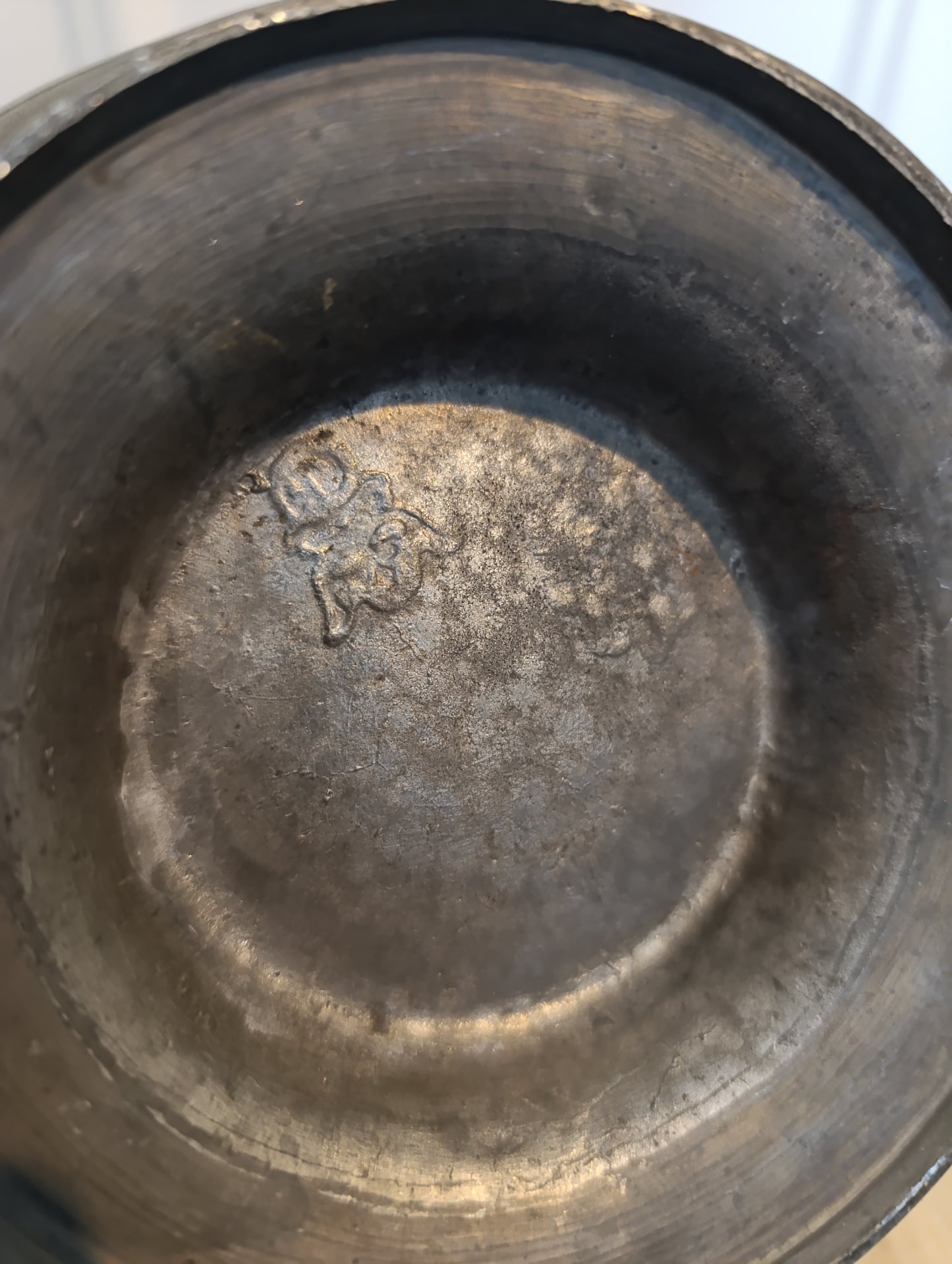 Ancienne soupière en étain avec couvercle – 1,8 kg