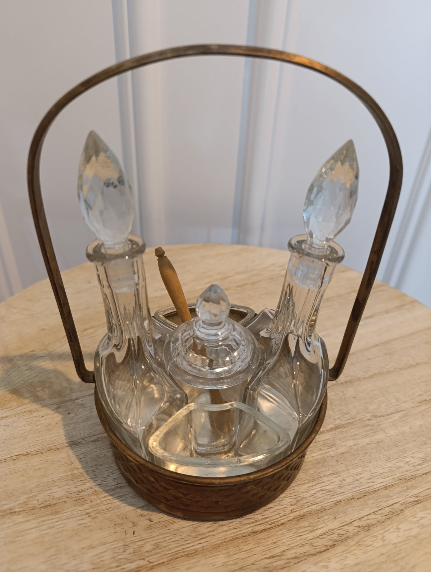 Huilier vinaigrier ancien en verre avec monture métal doré