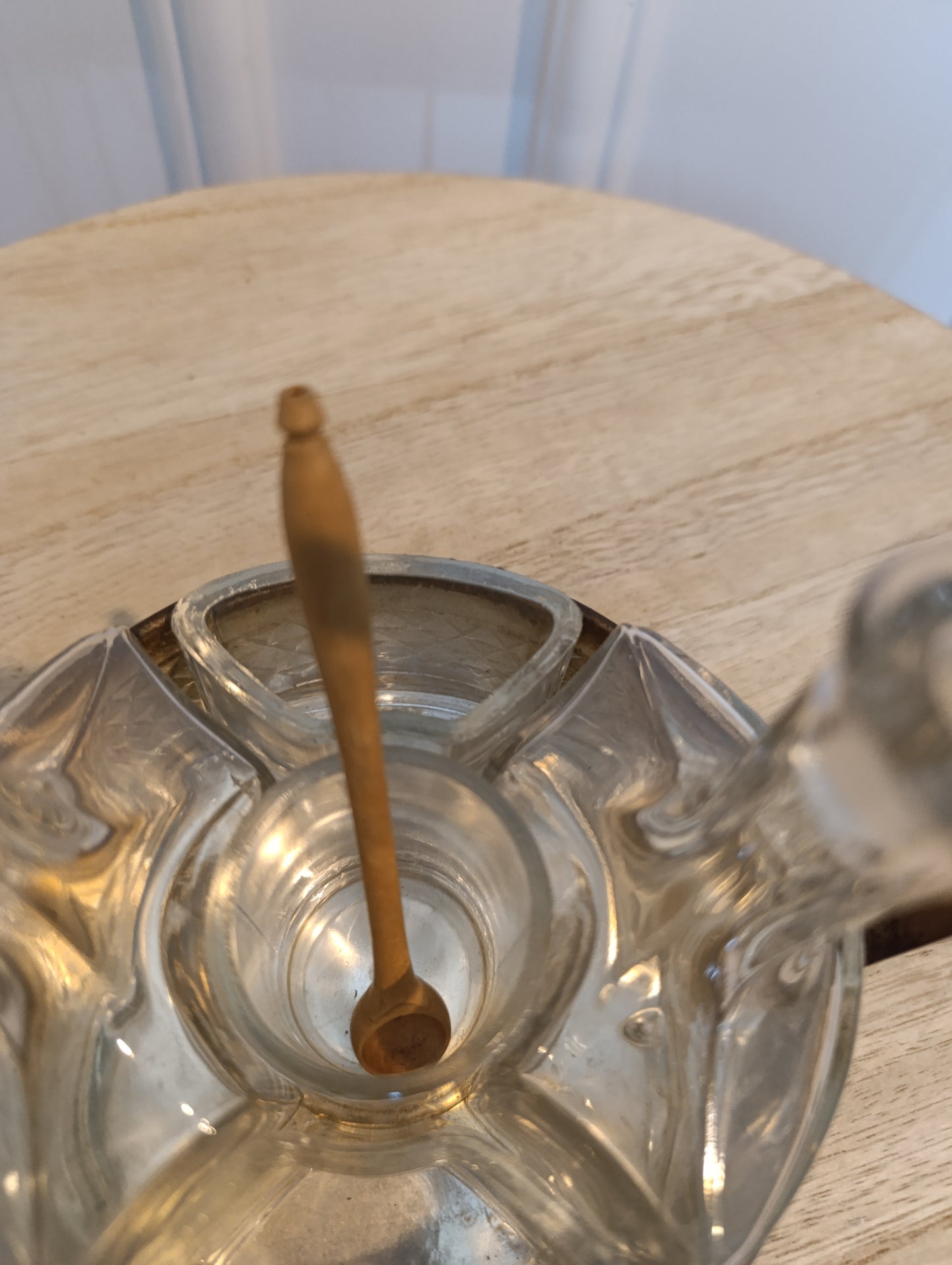Huilier vinaigrier ancien en verre avec monture métal doré