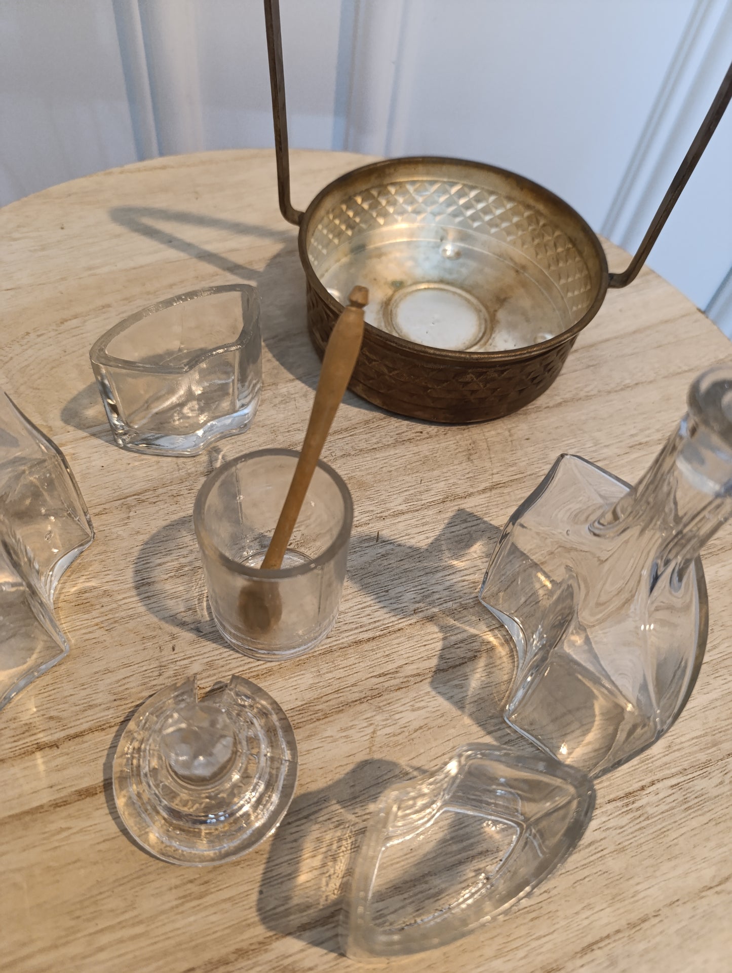 Huilier vinaigrier ancien en verre avec monture métal doré