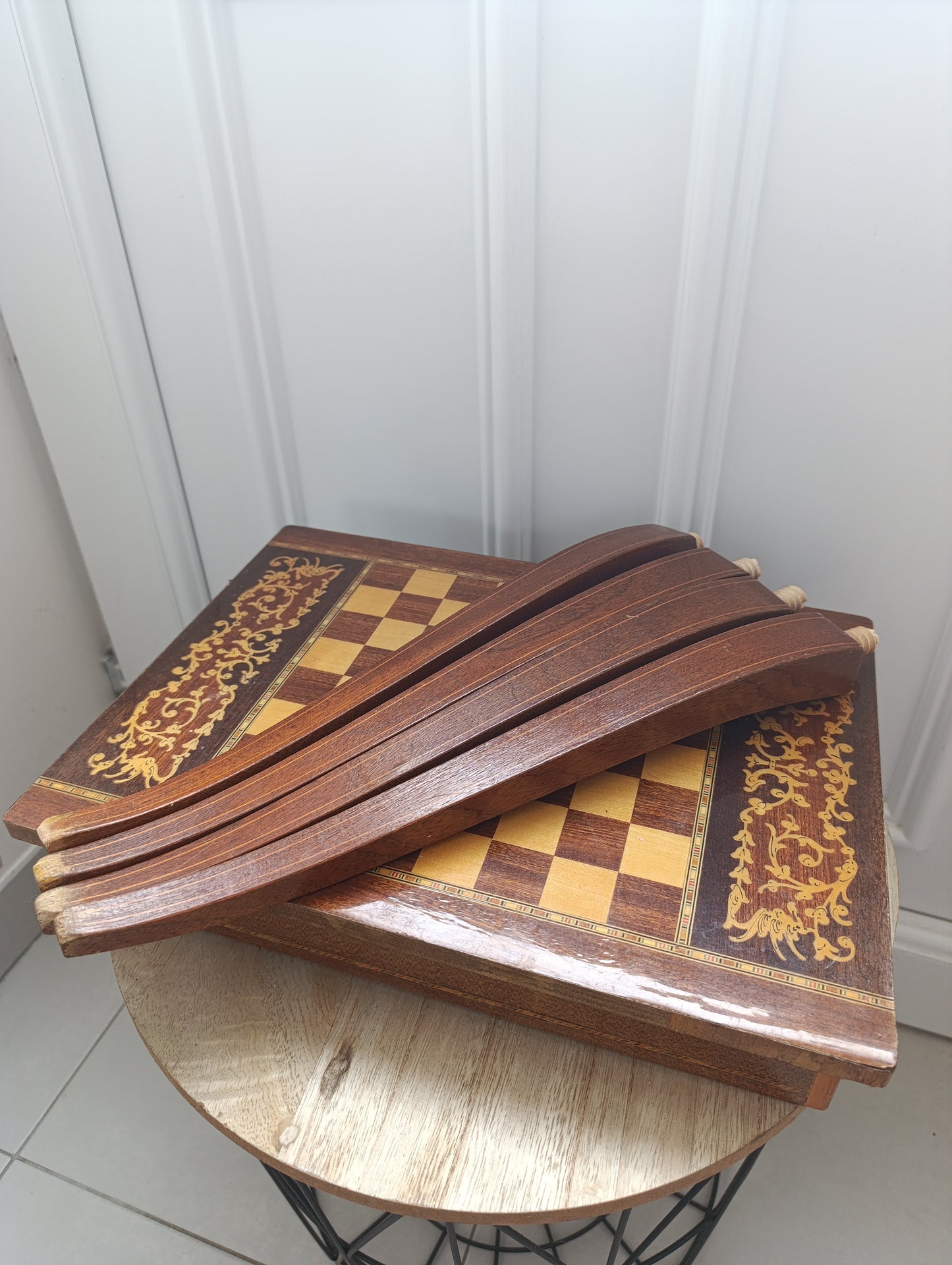 Table échiquier musicale marquetée + pièces bois – 42 cm