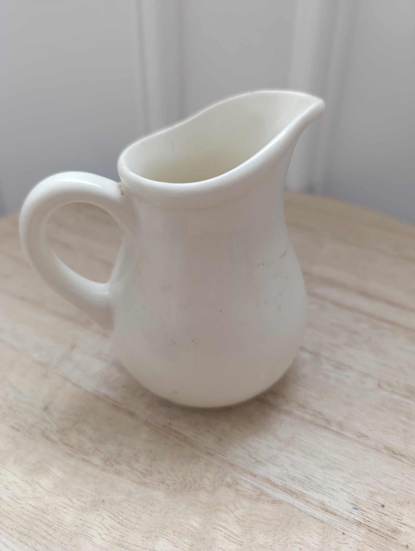Petit pichet en faïence de Gien – décor floral peint main – 12 cm