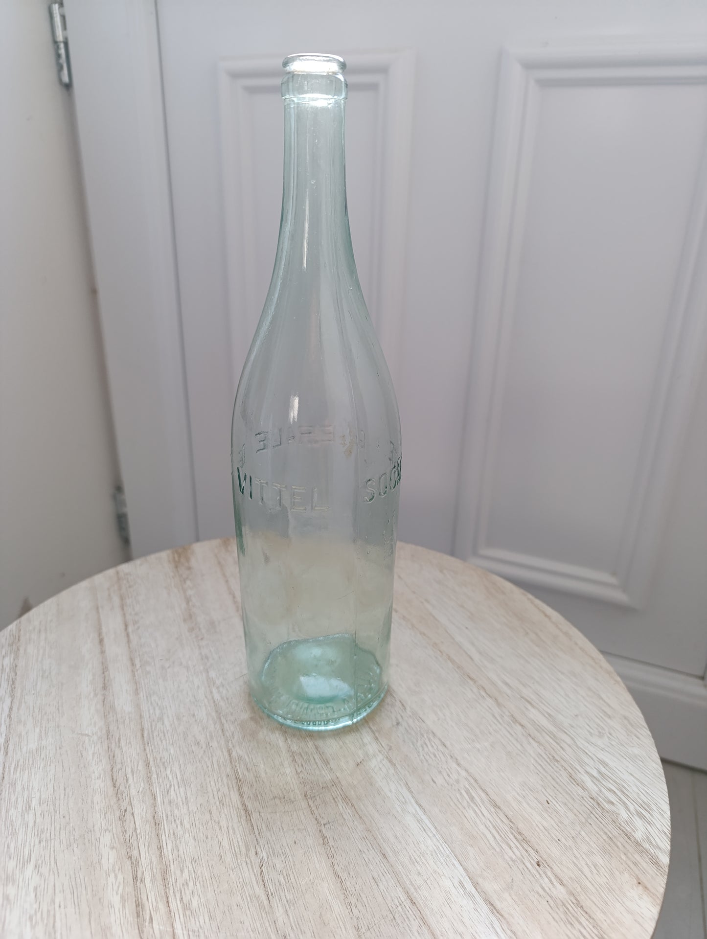 Bouteille ancienne Vittel – Source embossée – 31 cm