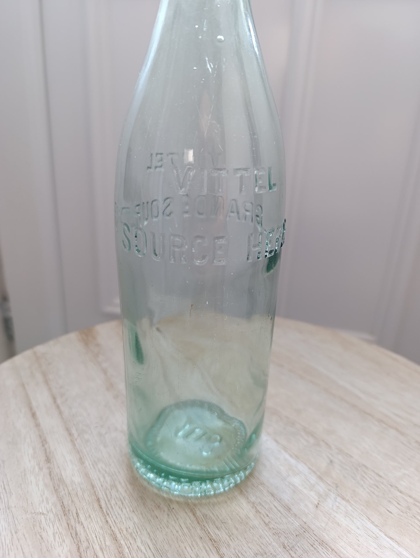 Bouteille ancienne Vittel – Grande Source embossée – 31 cm