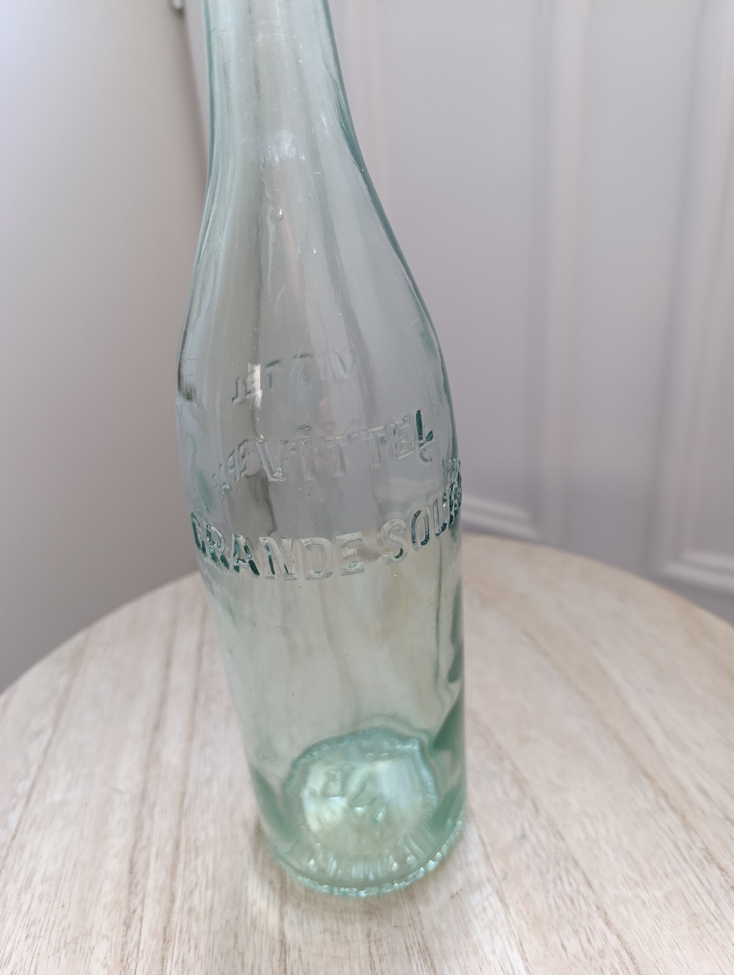Bouteille ancienne Vittel – Grande Source embossée – 31 cm