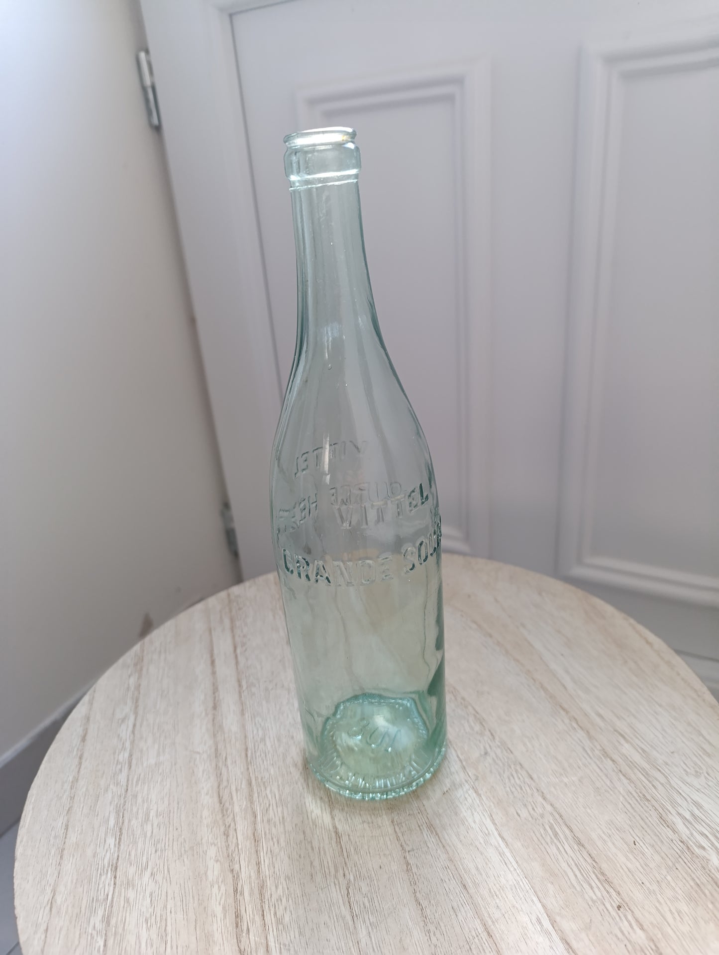 Bouteille ancienne Vittel – Grande Source embossée – 31 cm