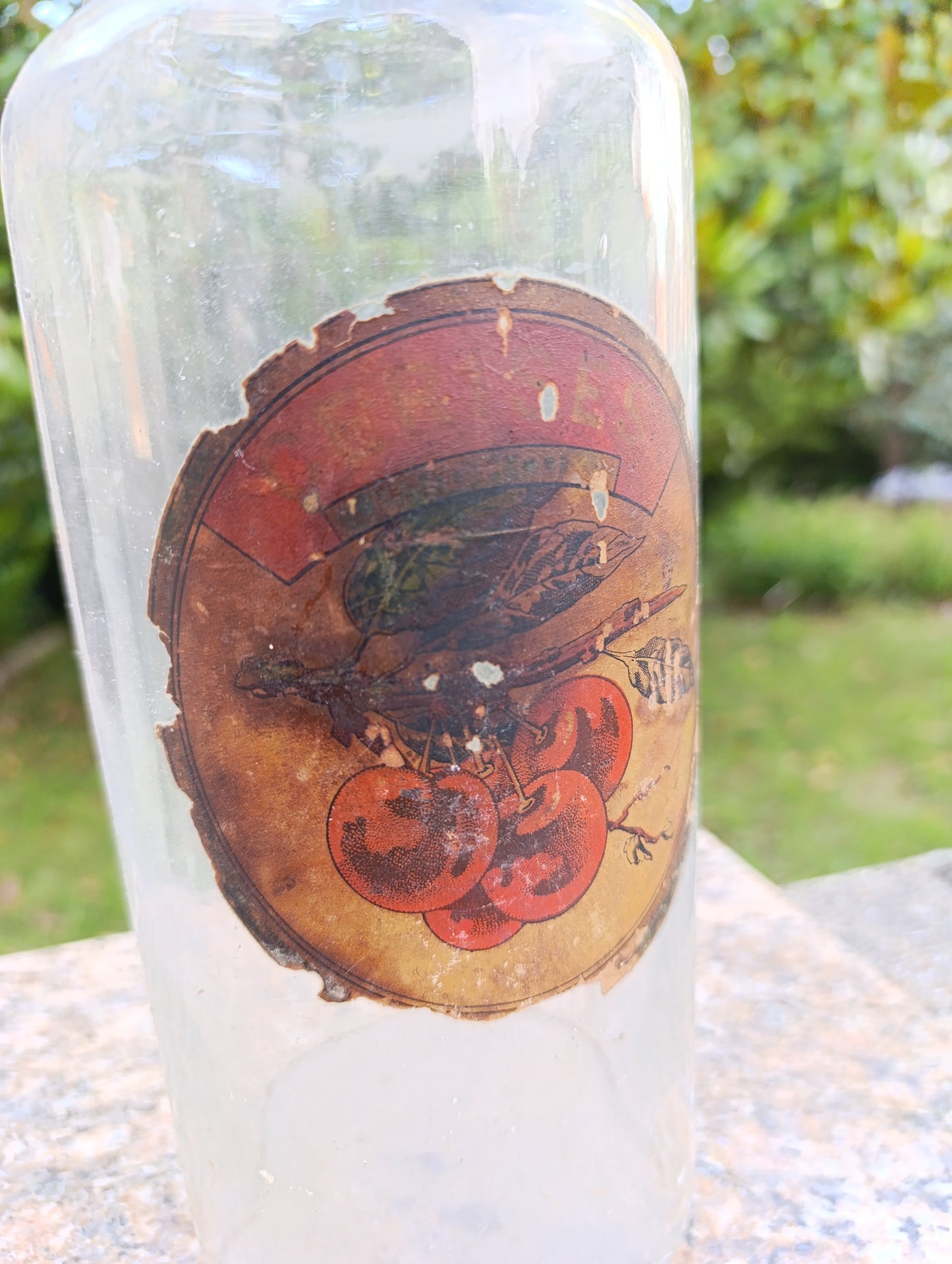 Bocal ancien en verre soufflé avec étiquette fruits rouges