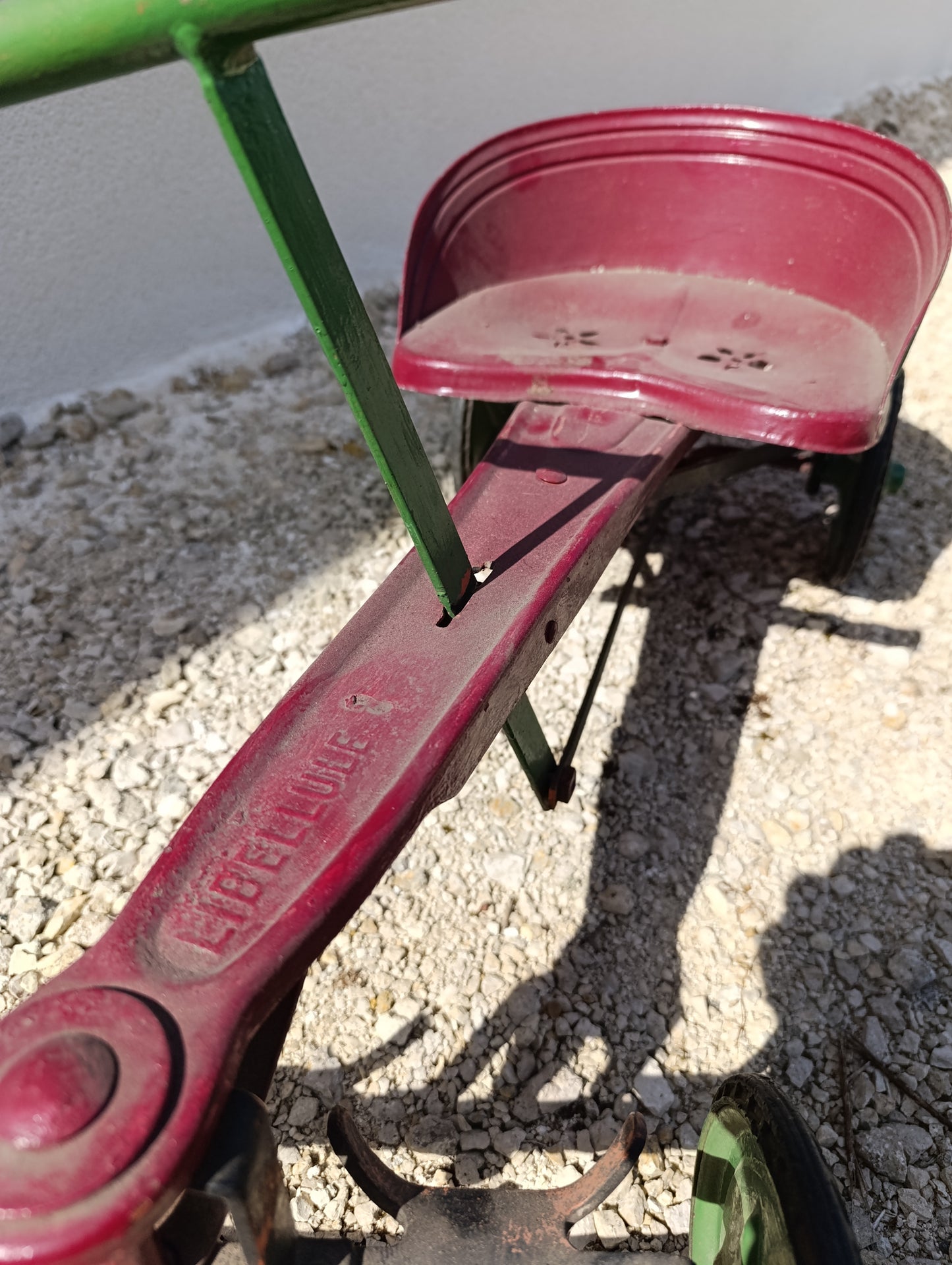 Tricycle ancien “Libellule” – jouet vintage en métal
