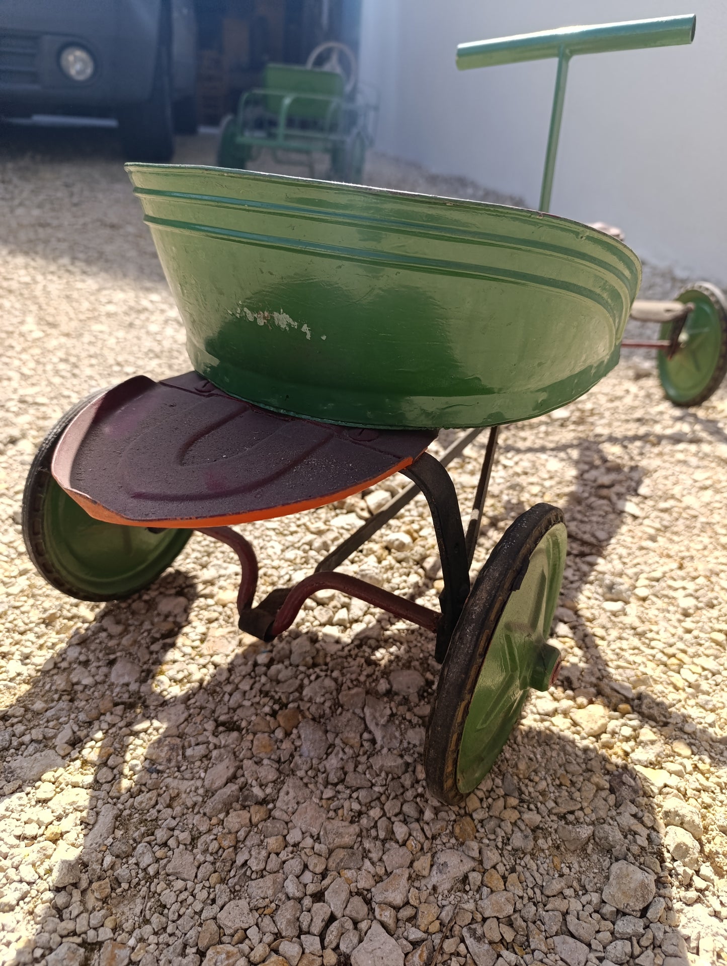Tricycle ancien “Libellule” – jouet vintage en métal